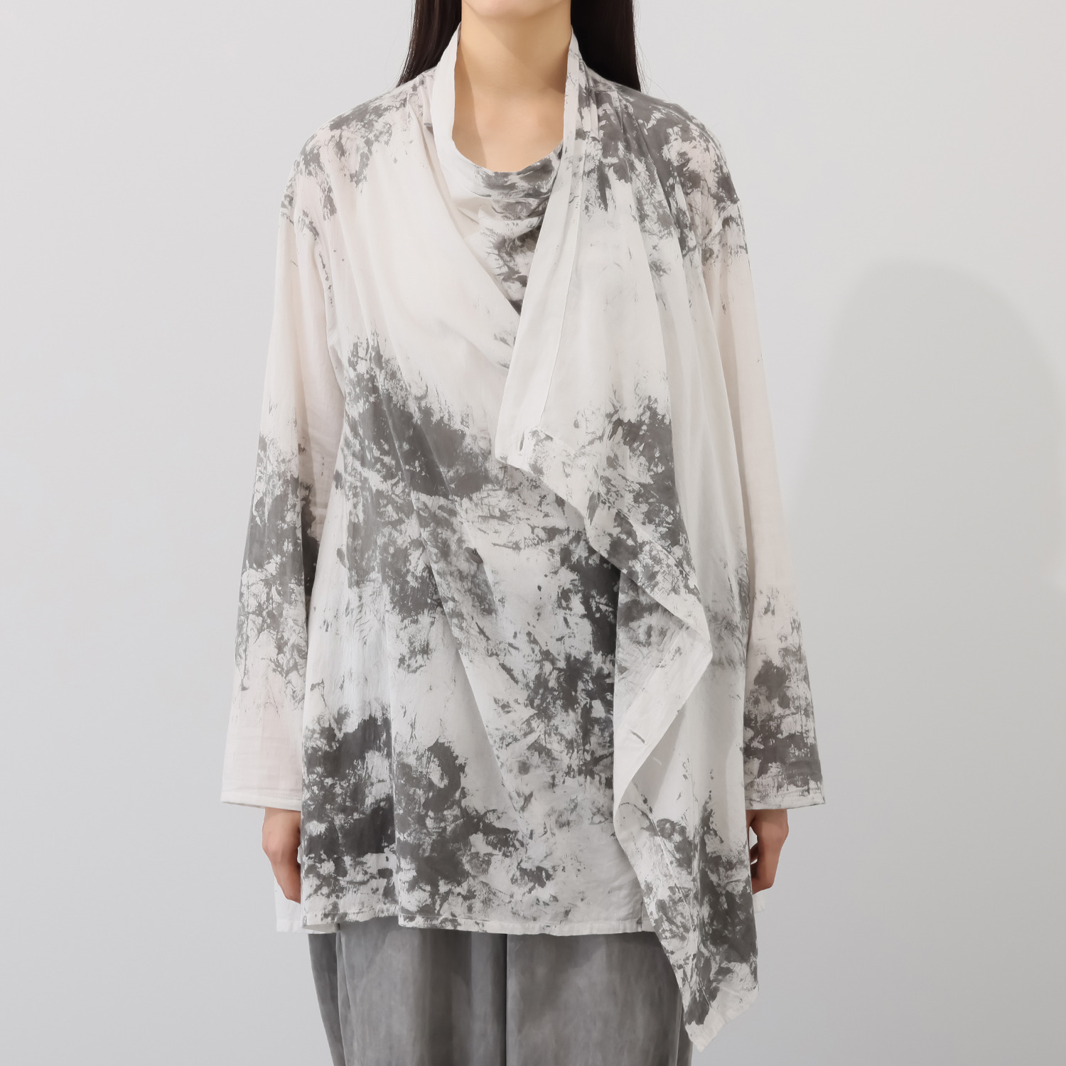 イロフシ 手染めの一点もの 芸術的な遊墨染め 遊墨コットン まといカーディガン