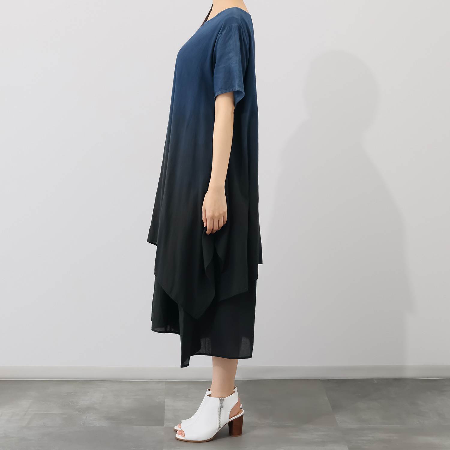 イロフシ 手染めの一点もの 芸術的なグラデーションで 夜明けの空を表現 黒藍グラデ東雲ワンピース