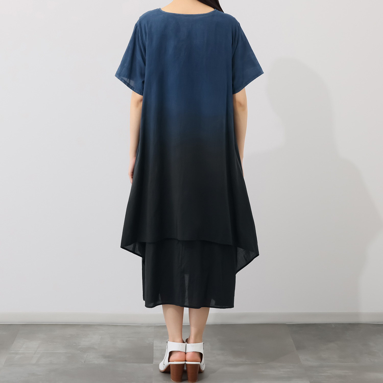 イロフシ 手染めの一点もの 芸術的なグラデーションで 夜明けの空を表現 黒藍グラデ東雲ワンピース