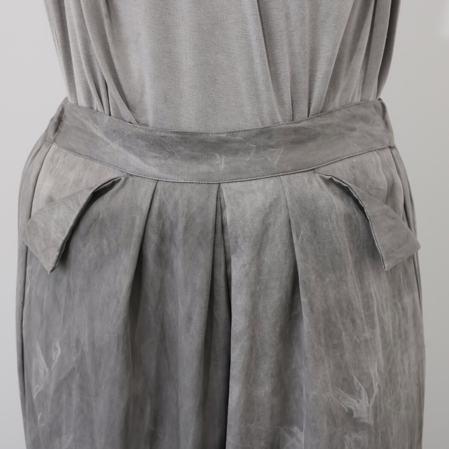 イロフシ 手染めの一点もの 高級なテンセル使用 足首が細く見えて 活動しやすい 天泣裾タックワイドパンツ