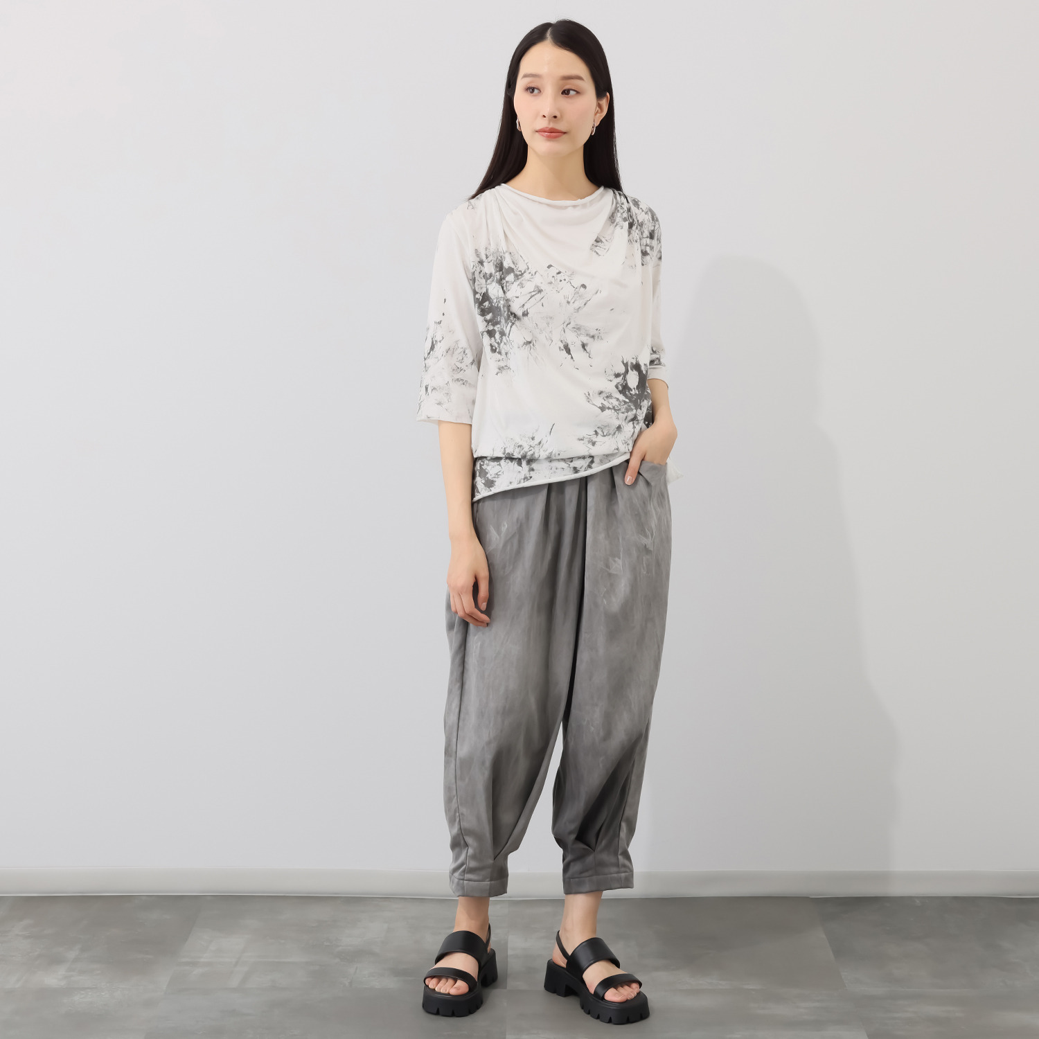 イロフシ 手染めの一点もの 高級なテンセル使用 足首が細く見えて 活動しやすい 天泣裾タックワイドパンツ