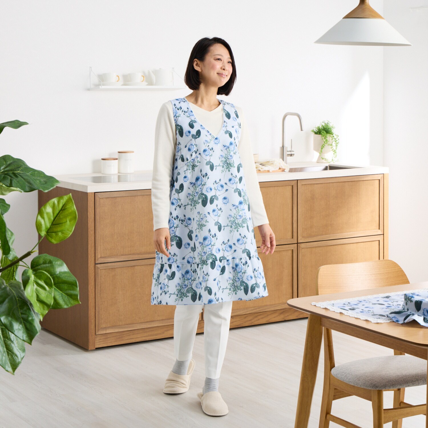 ラ　ルイス ルドゥーテ ブルーローズ エプロン