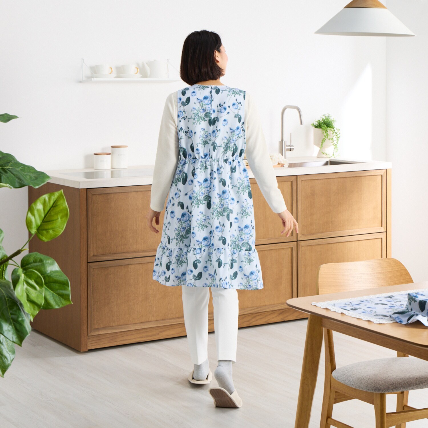 ラ　ルイス ルドゥーテ ブルーローズ エプロン