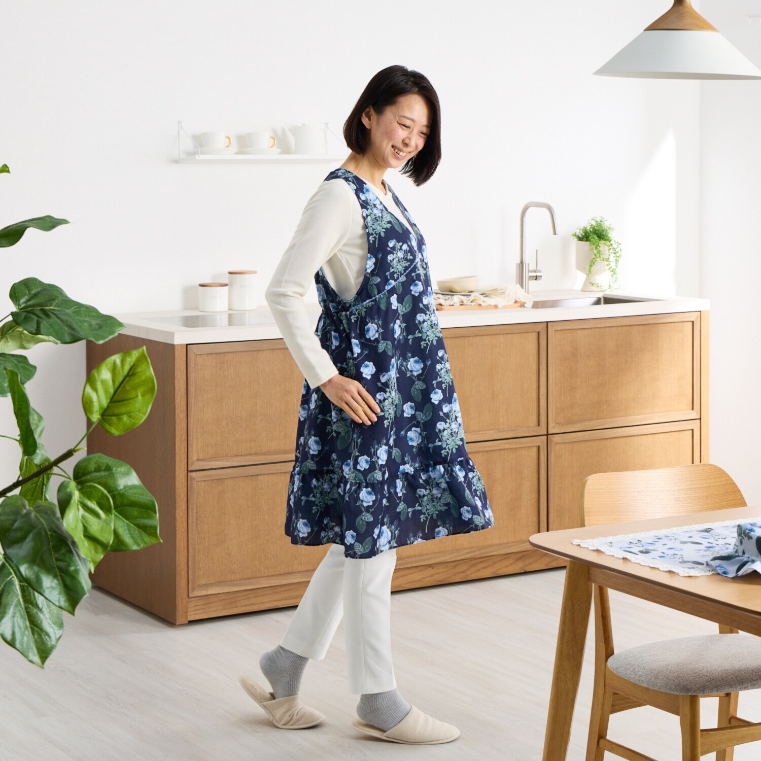 ラ　ルイス ルドゥーテ ブルーローズ エプロン