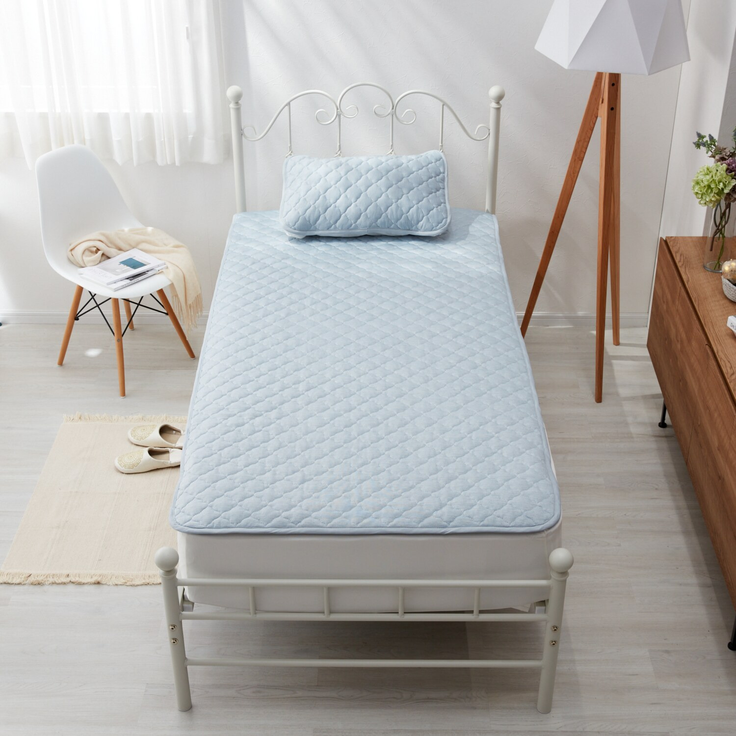 モリリン 抜群のひんやり感！ 柔らかな手触り デオコールド 消臭・防ダニ 敷きパッド ＜セミダブル＞