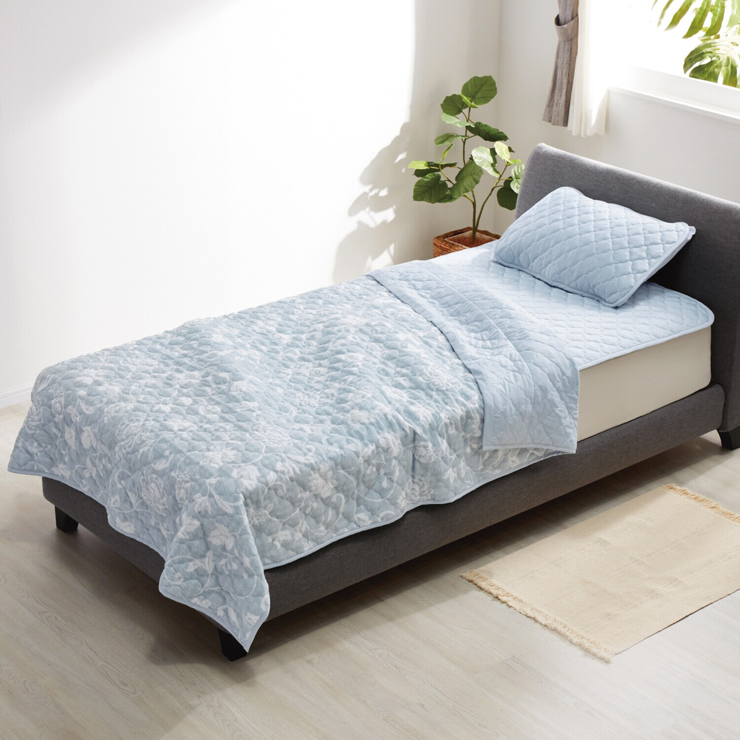 モリリン 抜群のひんやり感！ 柔らかな手触り デオコールド 消臭・防ダニ リバーシブルケット ＜クイーン＞