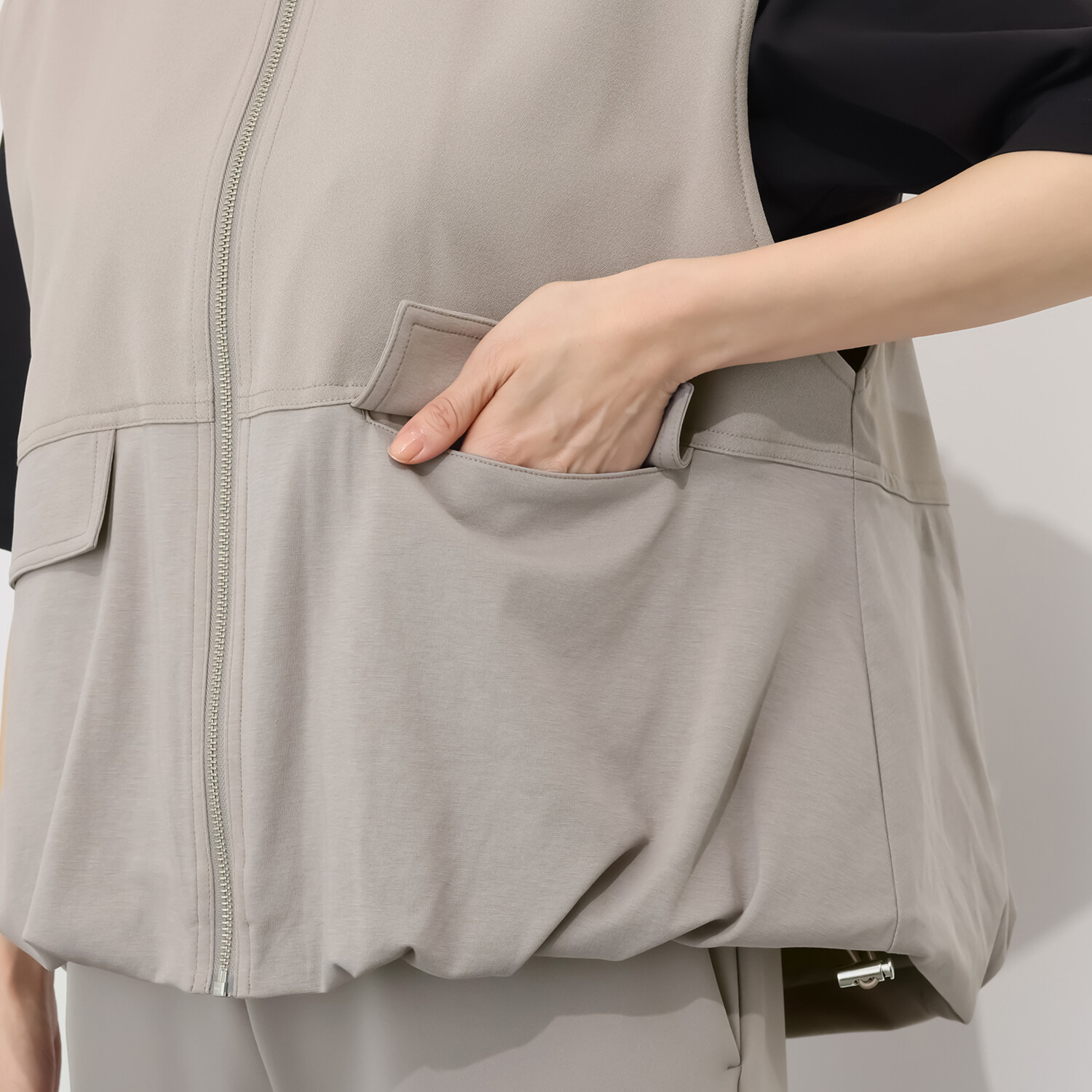 イシカワラボ★ヒトミ ストレッチジョーゼット 異素材切替 バルーンシルエット ジレ