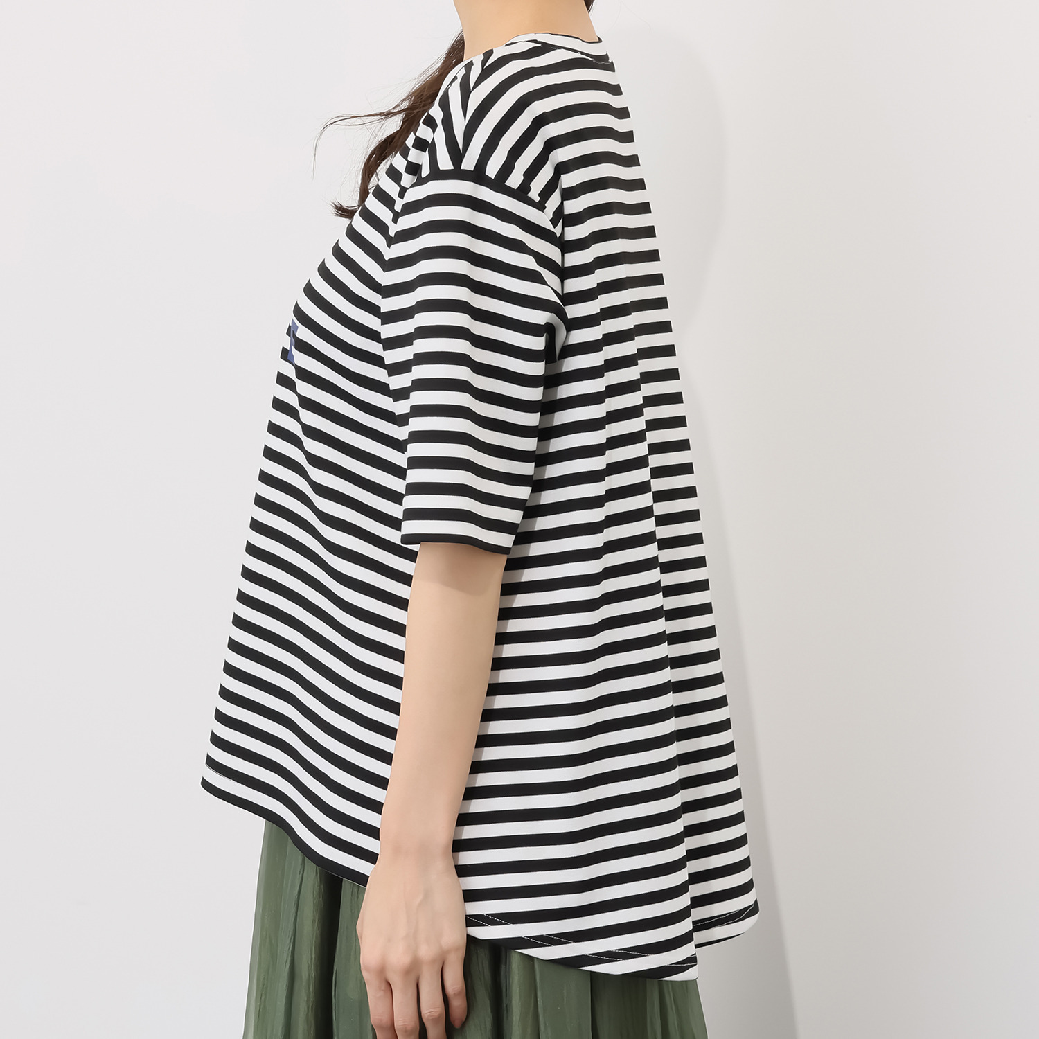 イシカワラボ★ヒトミ ソフトポンチ オーロラシルエット ロゴプリント プルオーバー