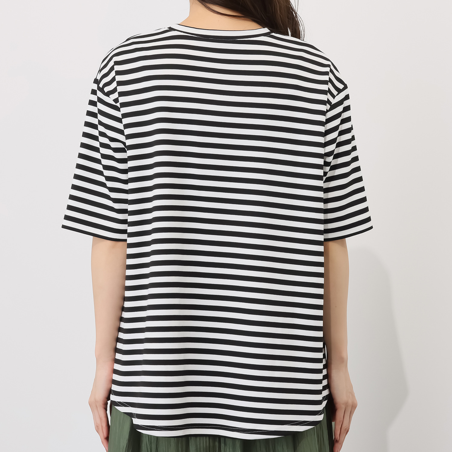 イシカワラボ★ヒトミ ソフトポンチ オーロラシルエット ロゴプリント プルオーバー