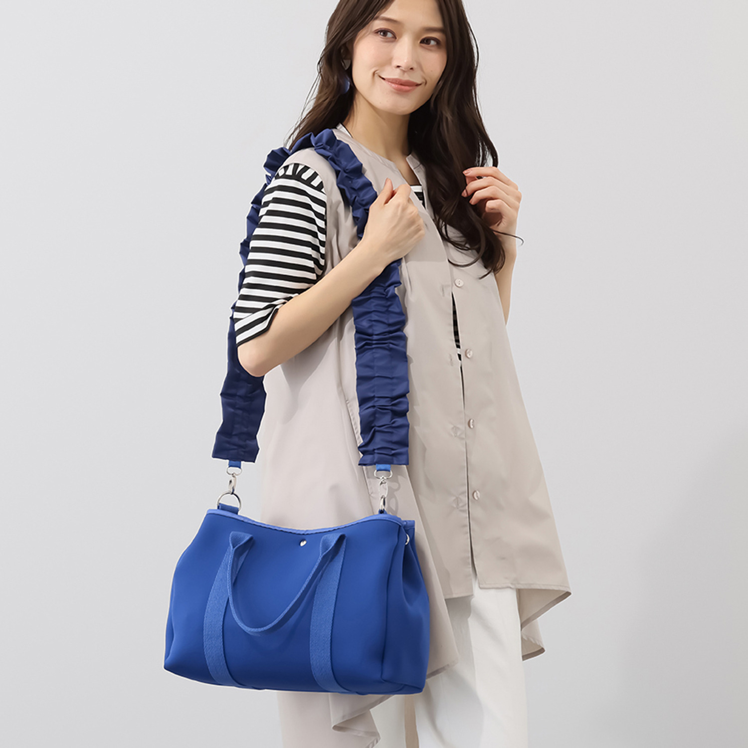 イシカワラボ★ヒトミ サテンフリルストラップ付 ダンボールトートバッグ