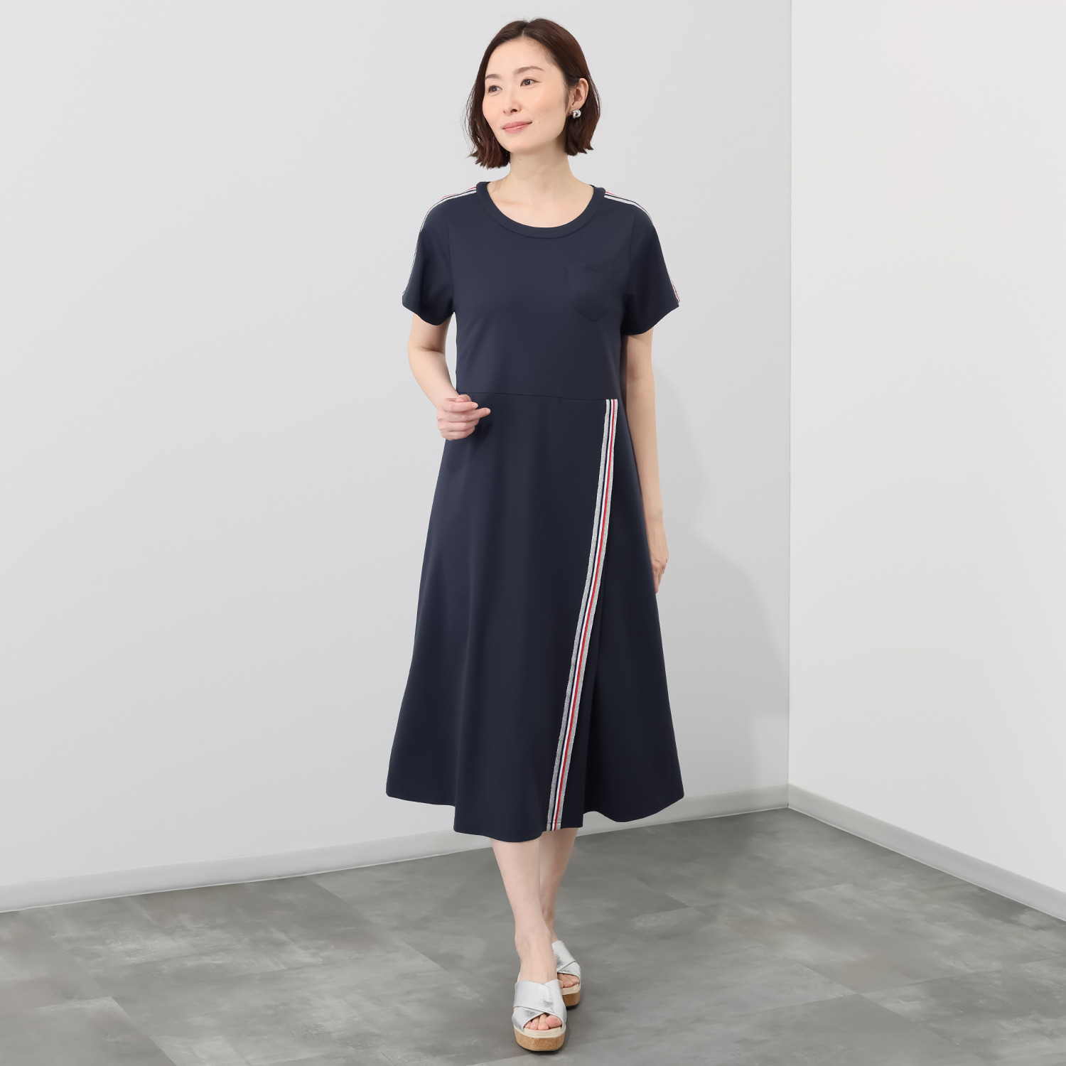 ブルーコレクション 楽々！きれいスタイル サイドライン テープアクセント ジャージーワンピース