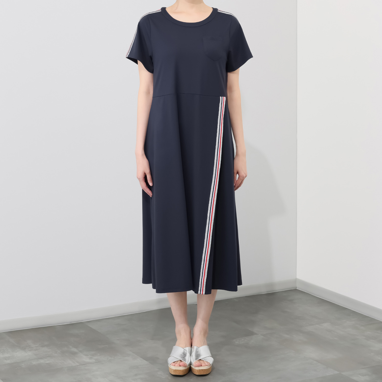ブルーコレクション 楽々！きれいスタイル サイドライン テープアクセント ジャージーワンピース