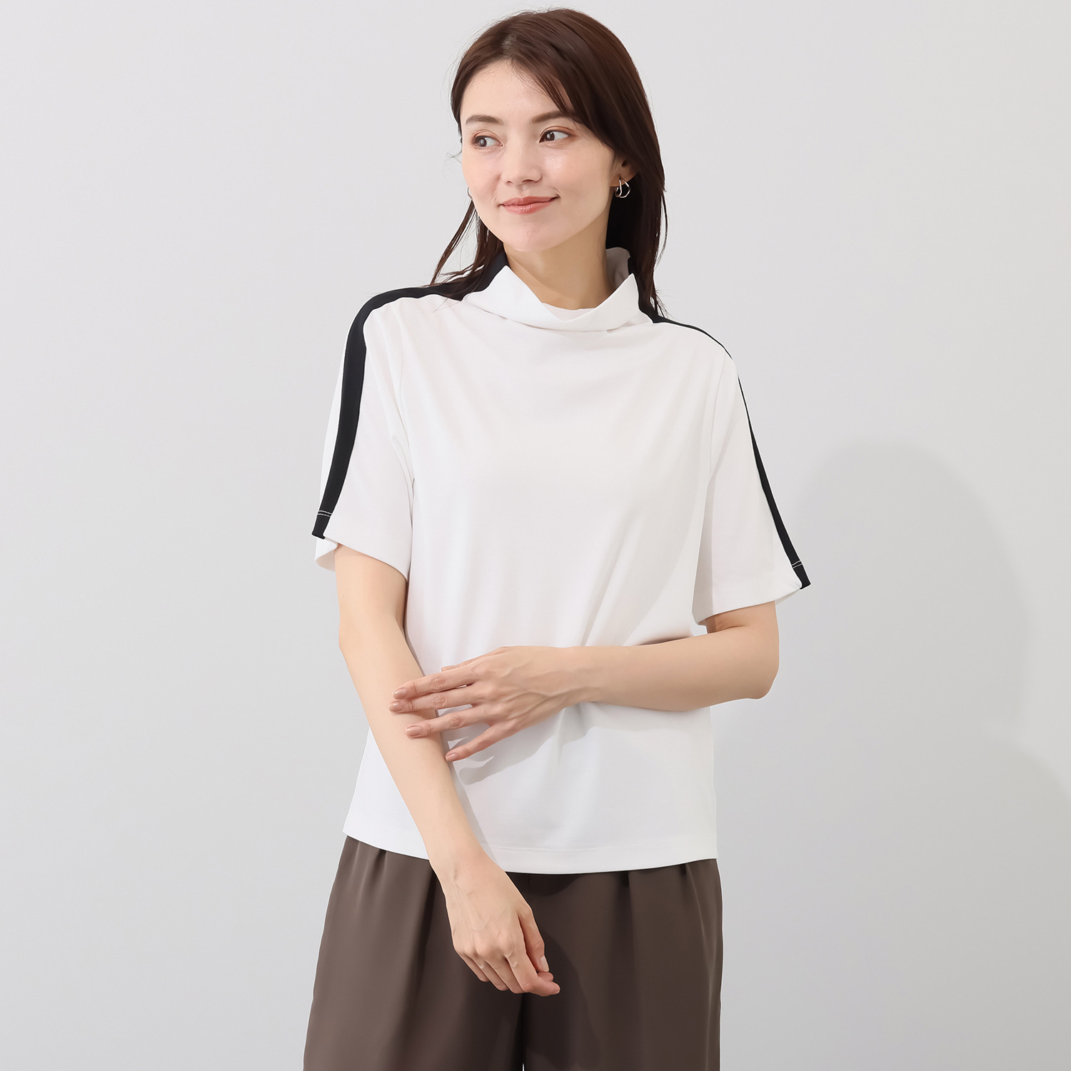 ボンボン・エ・ショコラ サイドラインアクセント ボトルネックプルオーバー