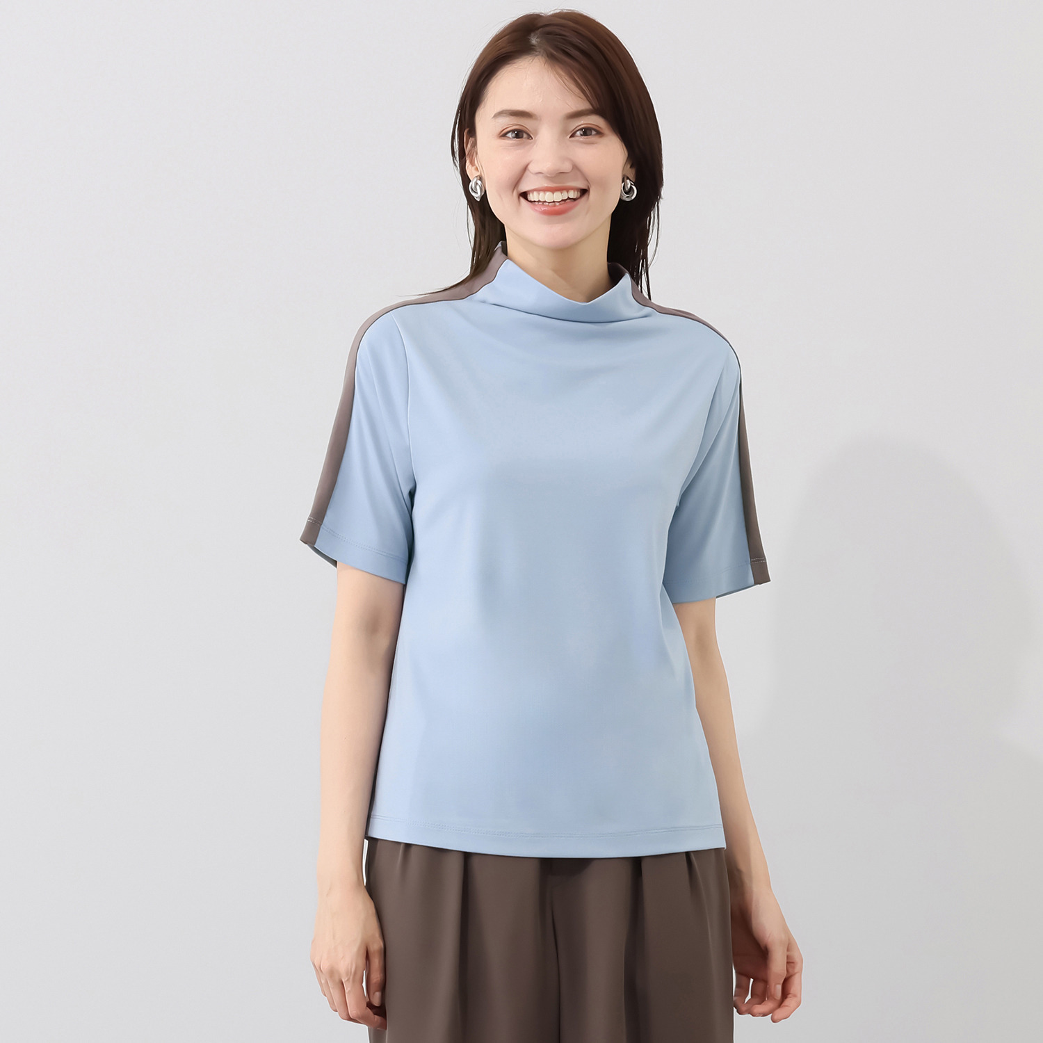 ボンボン・エ・ショコラ サイドラインアクセント ボトルネックプルオーバー