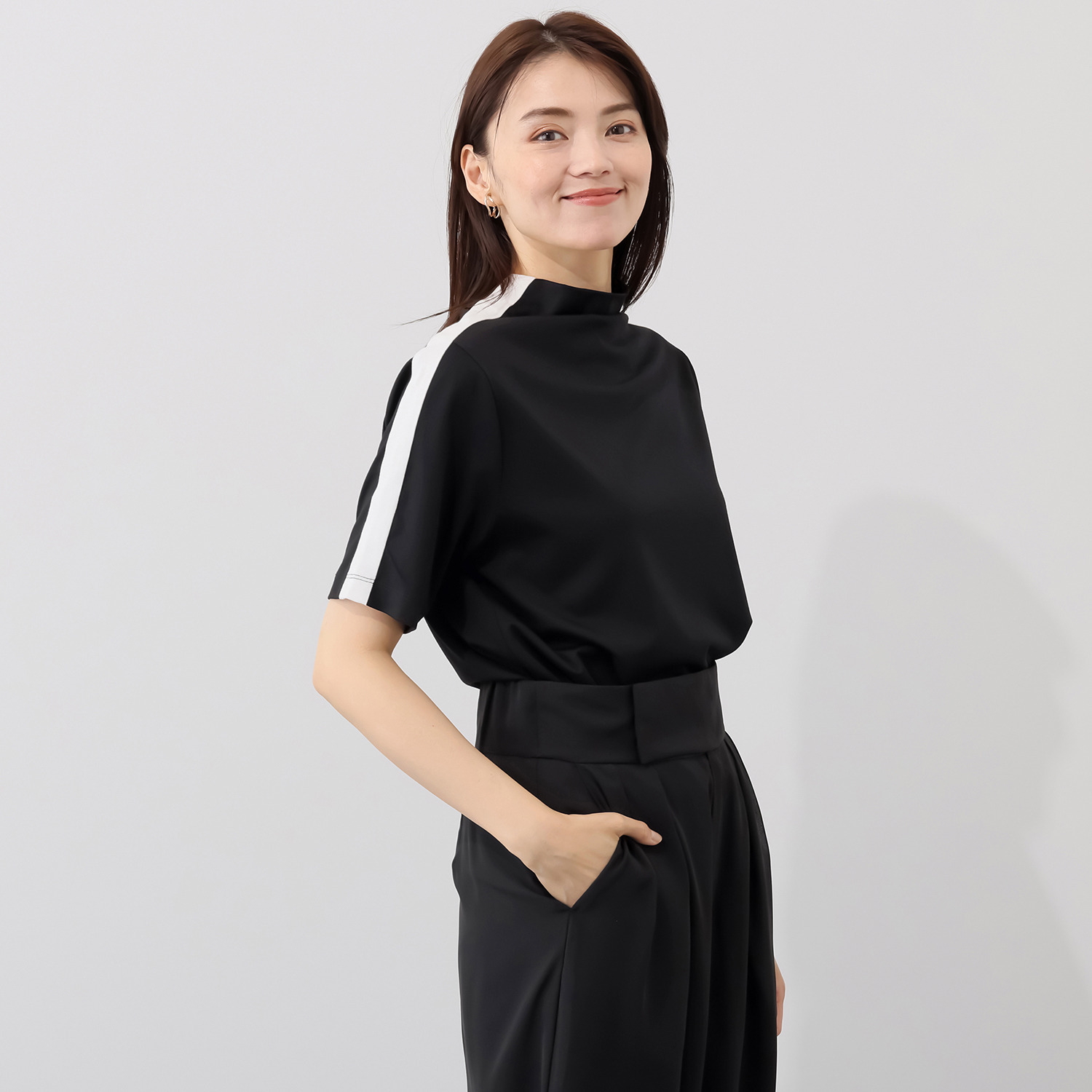 ボンボン・エ・ショコラ サイドラインアクセント ボトルネックプルオーバー