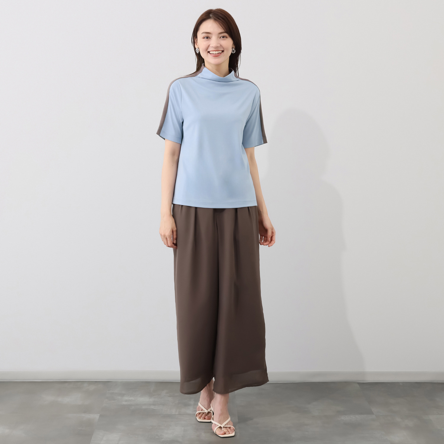 ボンボン・エ・ショコラ サイドラインアクセント ボトルネックプルオーバー