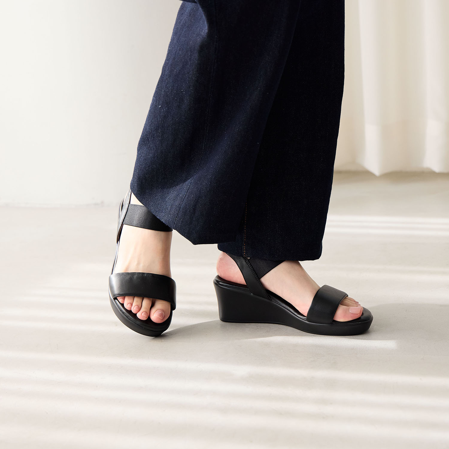 卑弥呼 本革 ゴムベルト ウェッジヒールサンダル