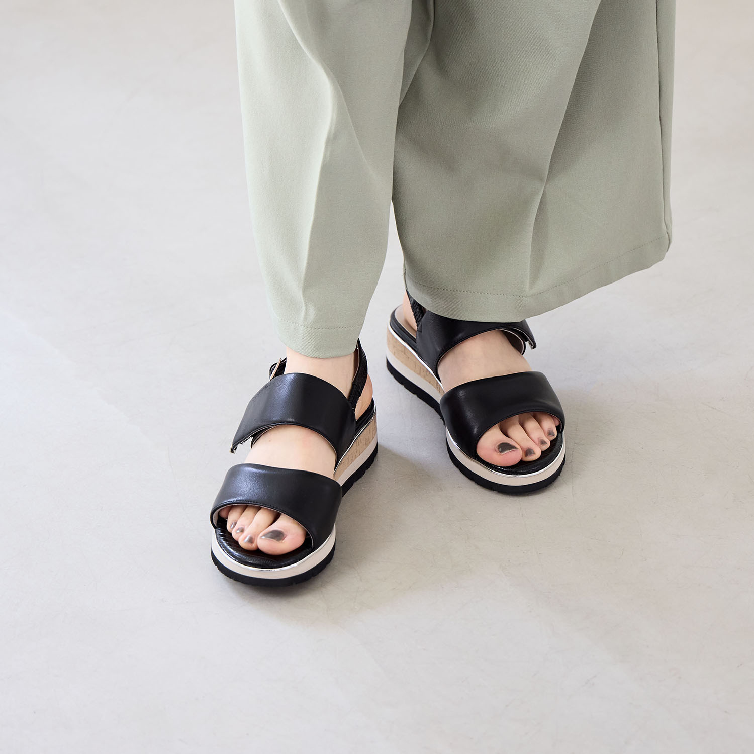 卑弥呼 ソフトシープレザー パデットサンダル