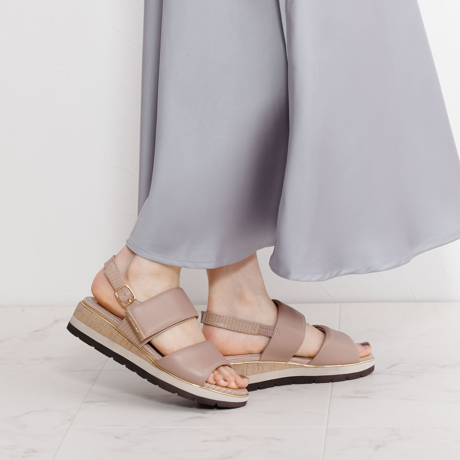 卑弥呼 ソフトシープレザー パデットサンダル