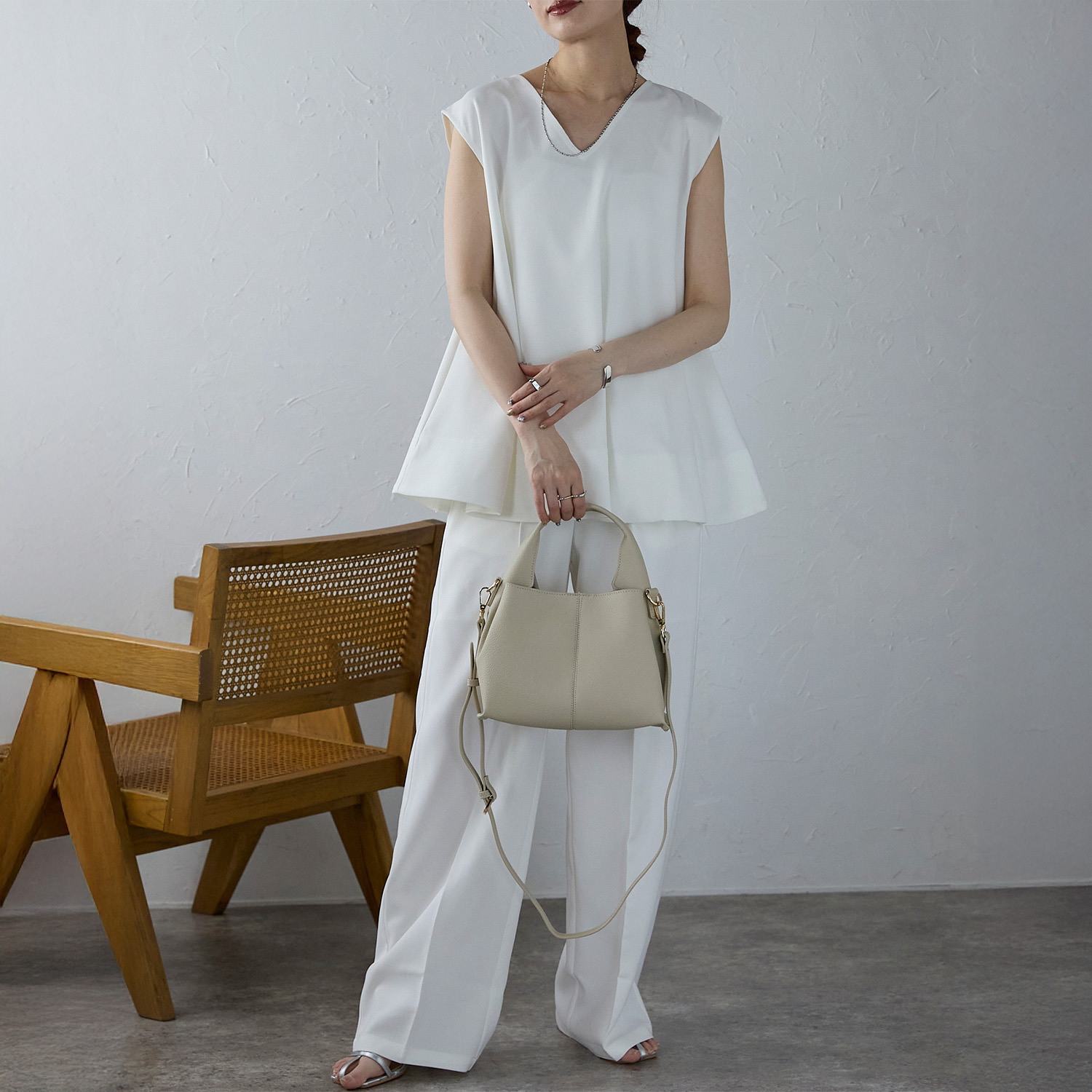 グッシオイタリー オリジナル開発レザー タックデザイン ２ウェイバッグ