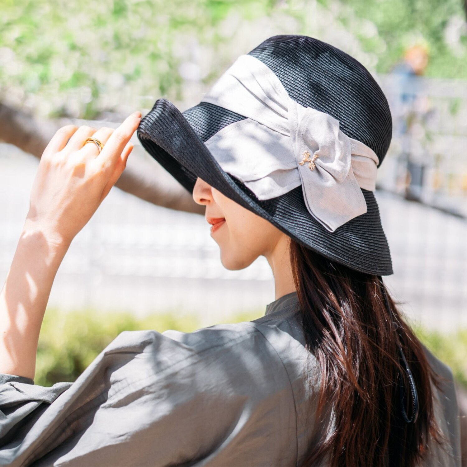 ヘ・エラ ＵＶカット 大人美人 リボンがポイント ブレードクローシュ ＜あごひも付＞