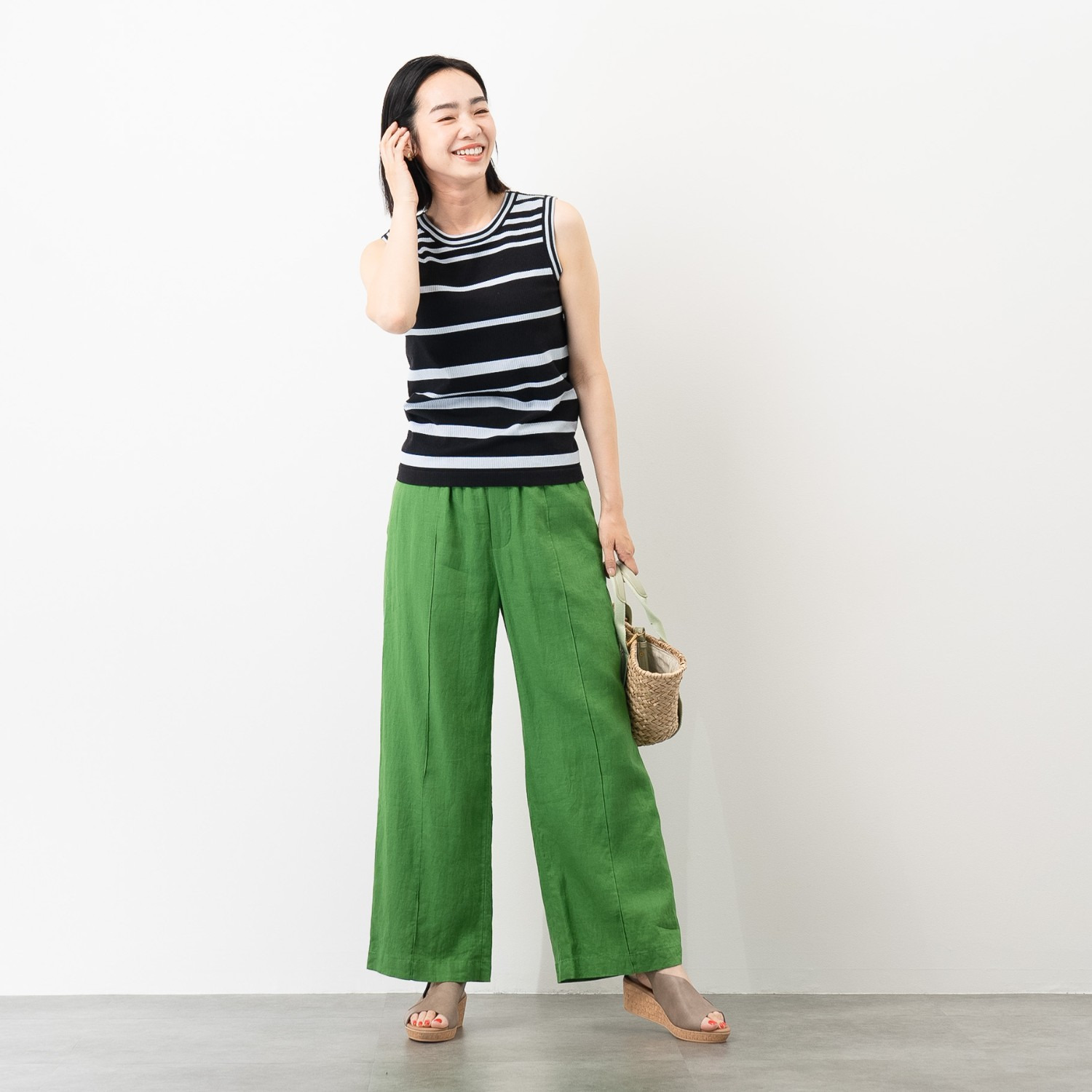 オン　ザ　エッジ イタリア製成型機で編立て ホールド感が心地良い モールドカップ付 リブ ノースリーブプルオーバー