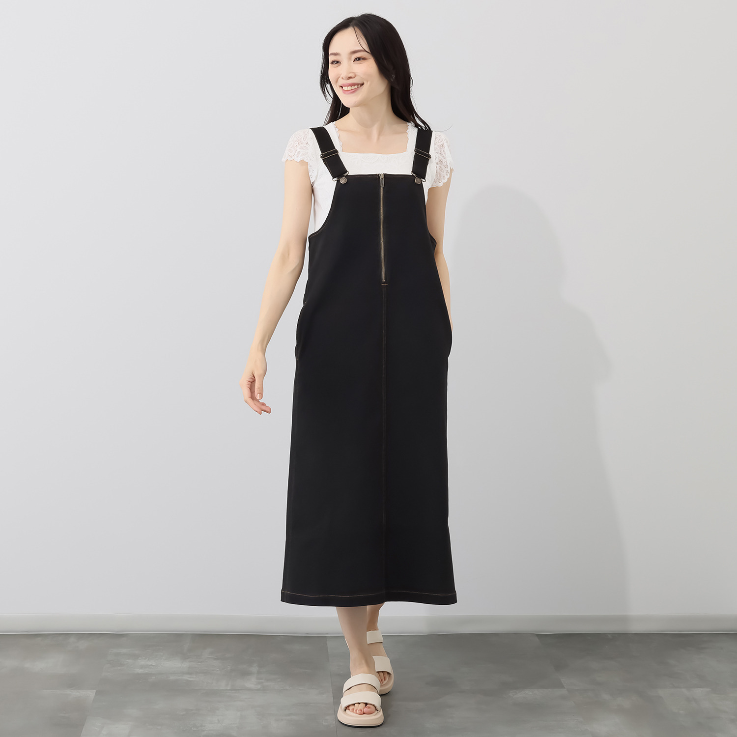 オン　ザ　エッジ 着心地抜群 便利に使える フロントジップ ジャンパースカート