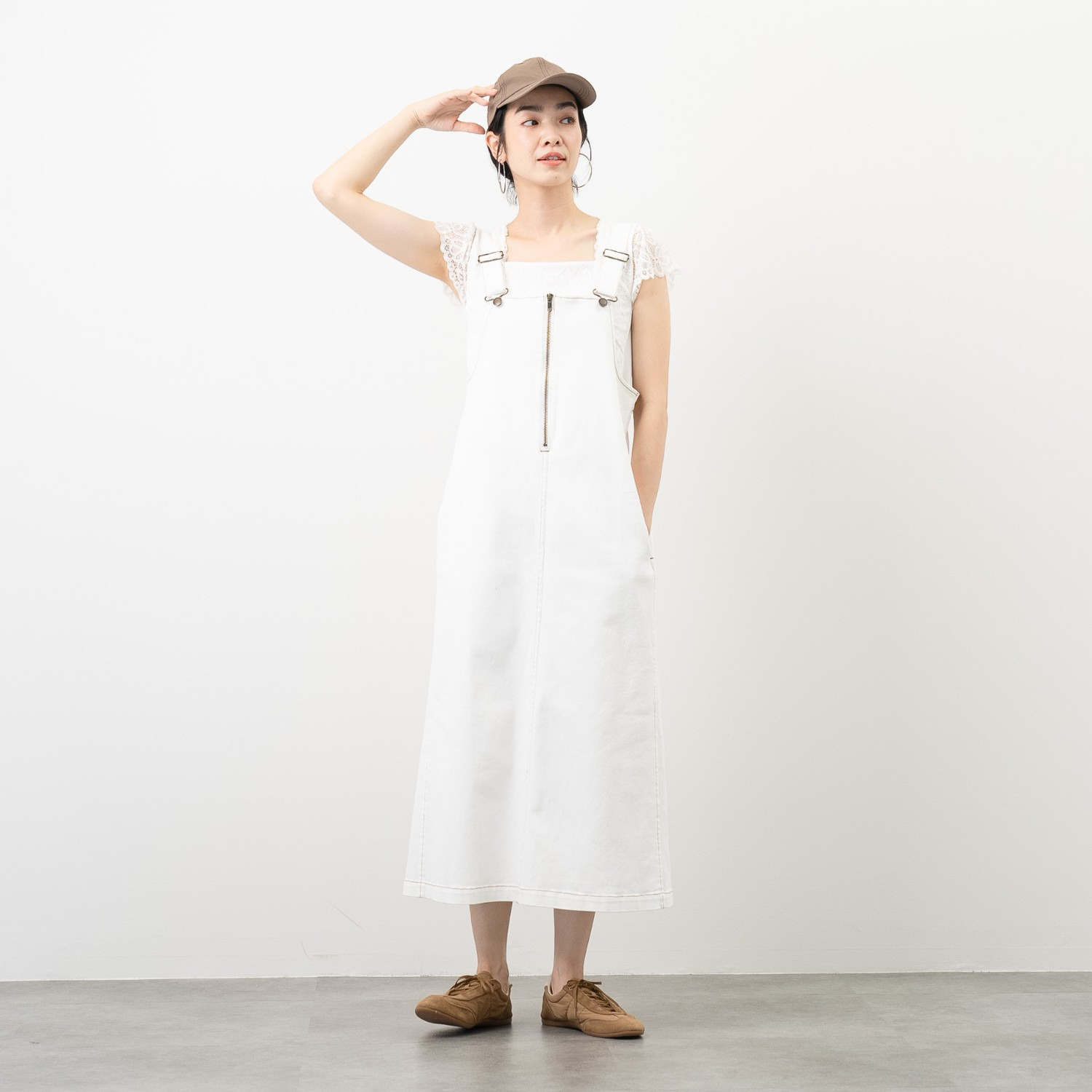 オン　ザ　エッジ 着心地抜群 便利に使える フロントジップ ジャンパースカート