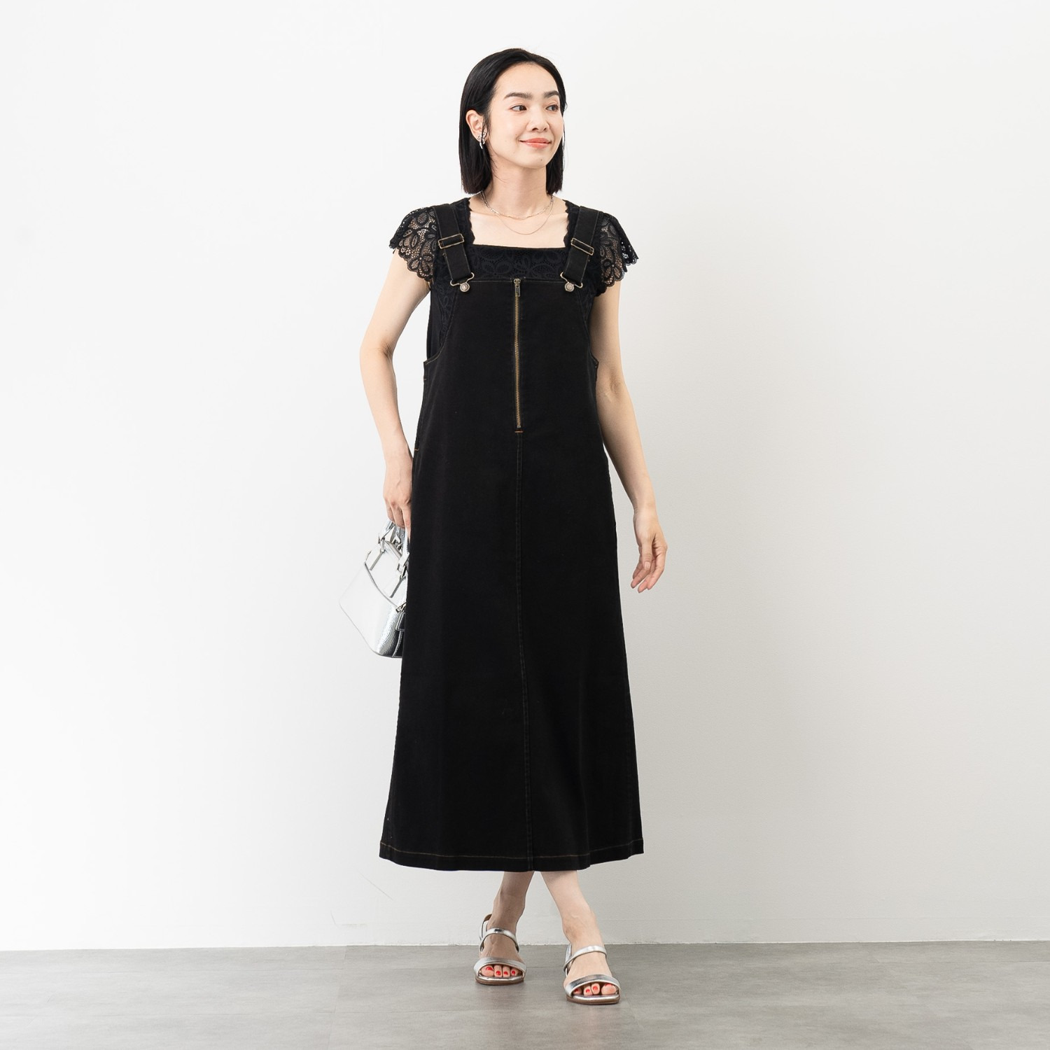 オン　ザ　エッジ 着心地抜群 便利に使える フロントジップ ジャンパースカート