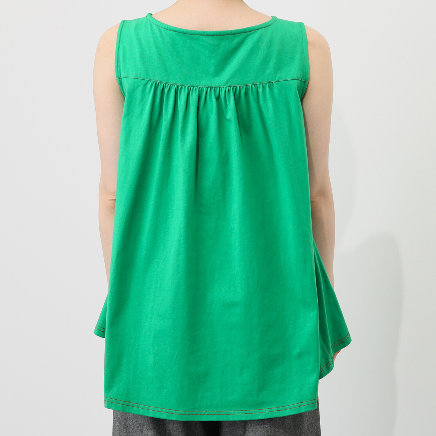 ハヤマ　ブリーズ 立体シェイプ ノースリーブプルオーバー