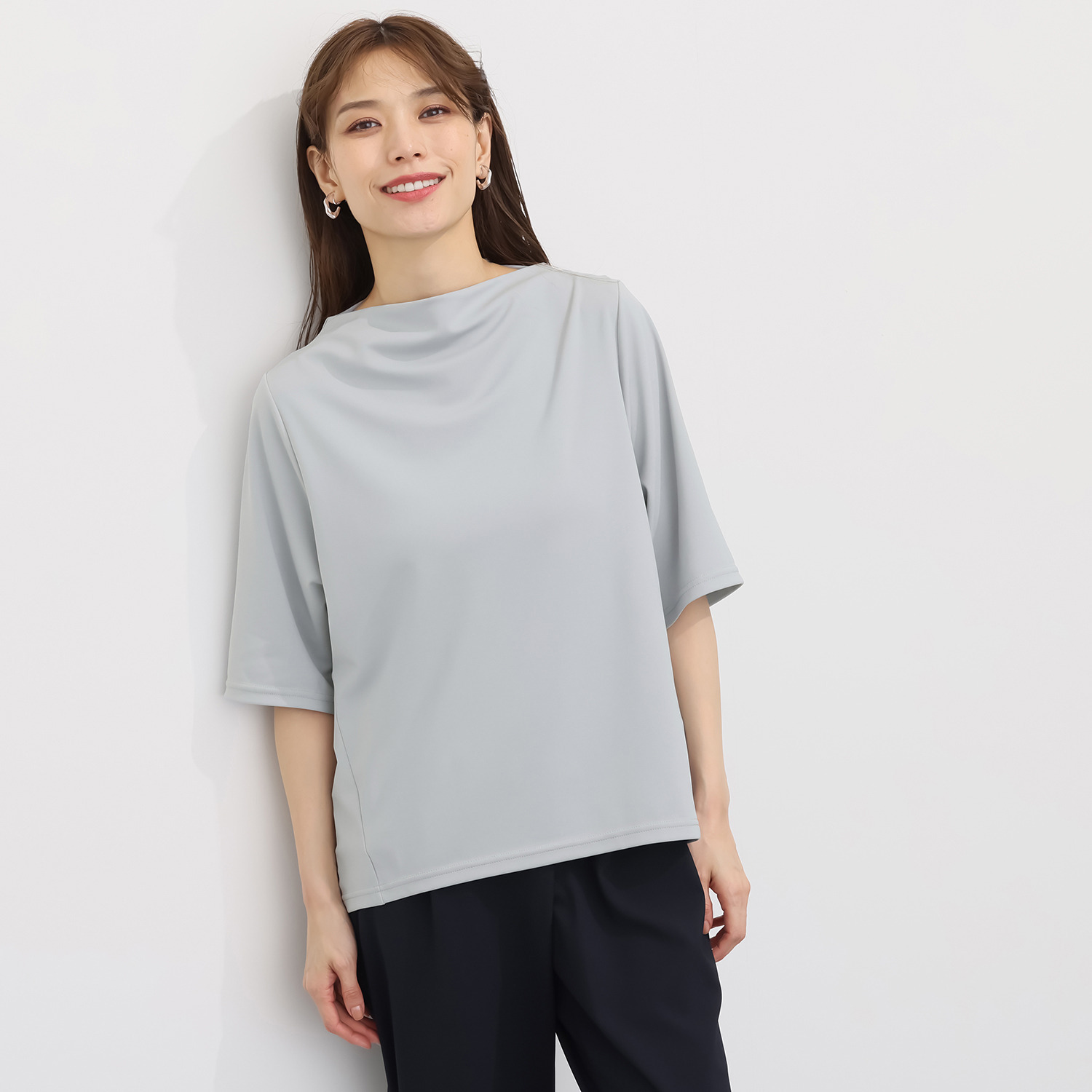 ラ・シュシュ 通気性、接触冷感 吸水速乾、ＵＶカットと 涼感機能満載の 風を装うプルオーバー