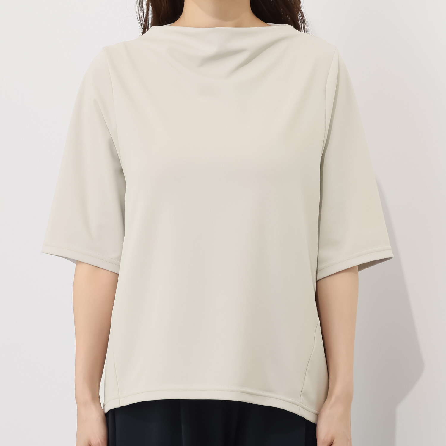 ラ・シュシュ 通気性、接触冷感 吸水速乾、ＵＶカットと 涼感機能満載の 風を装うプルオーバー