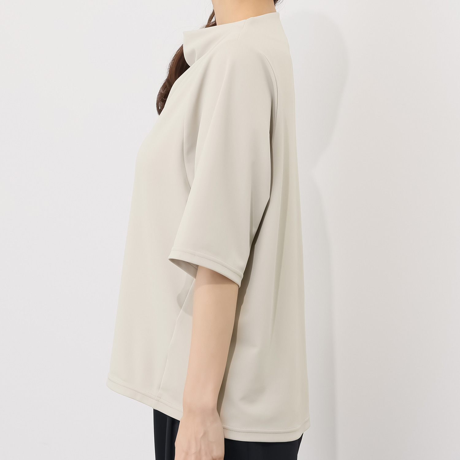 ラ・シュシュ 通気性、接触冷感 吸水速乾、ＵＶカットと 涼感機能満載の 風を装うプルオーバー