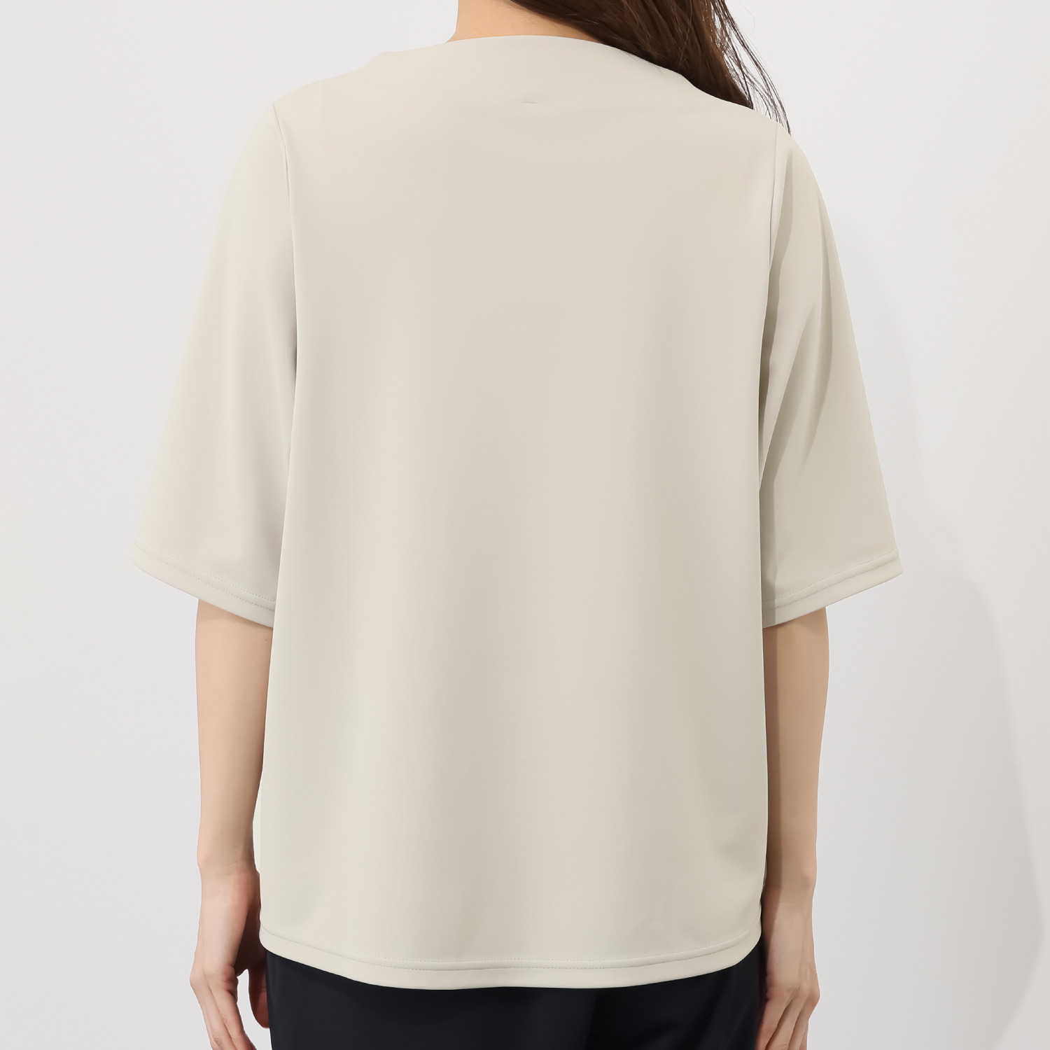 ラ・シュシュ 通気性、接触冷感 吸水速乾、ＵＶカットと 涼感機能満載の 風を装うプルオーバー