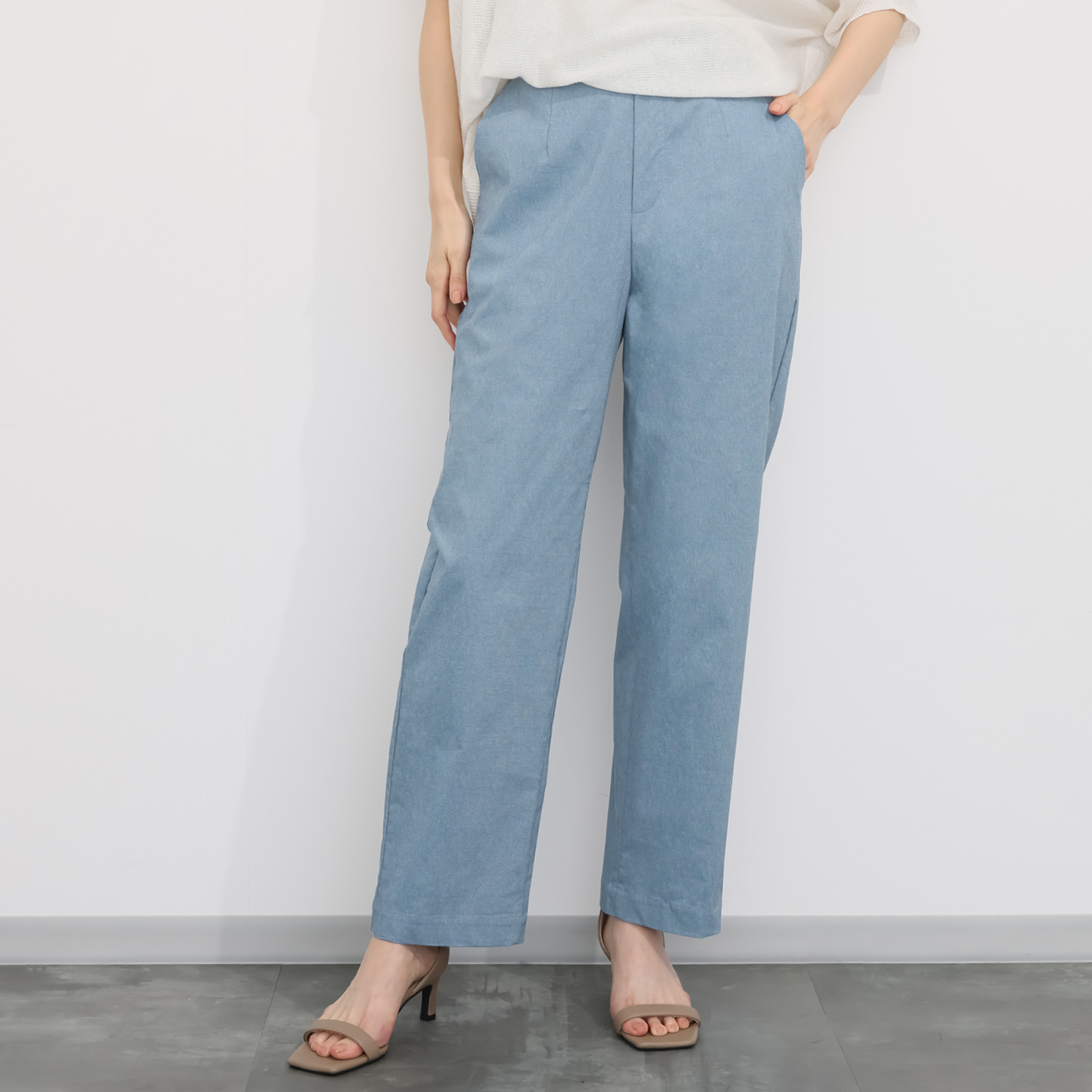 ラ・シュシュ シャンブレー素材の ストレートパンツ