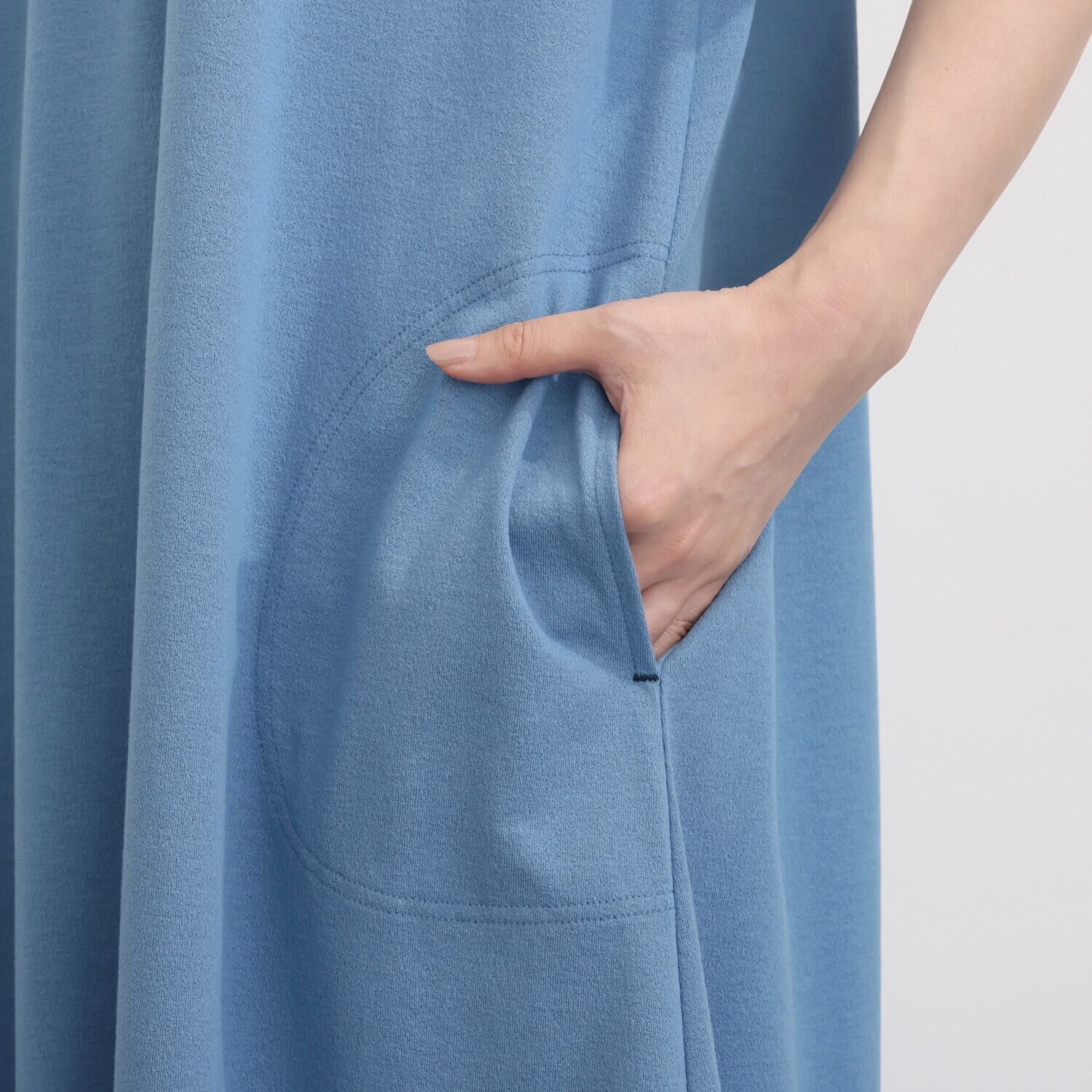 シロヤイチガントウキョウ ＤＥＰＥＮＤ糸使用 アムンゼン 襟付ワンピース