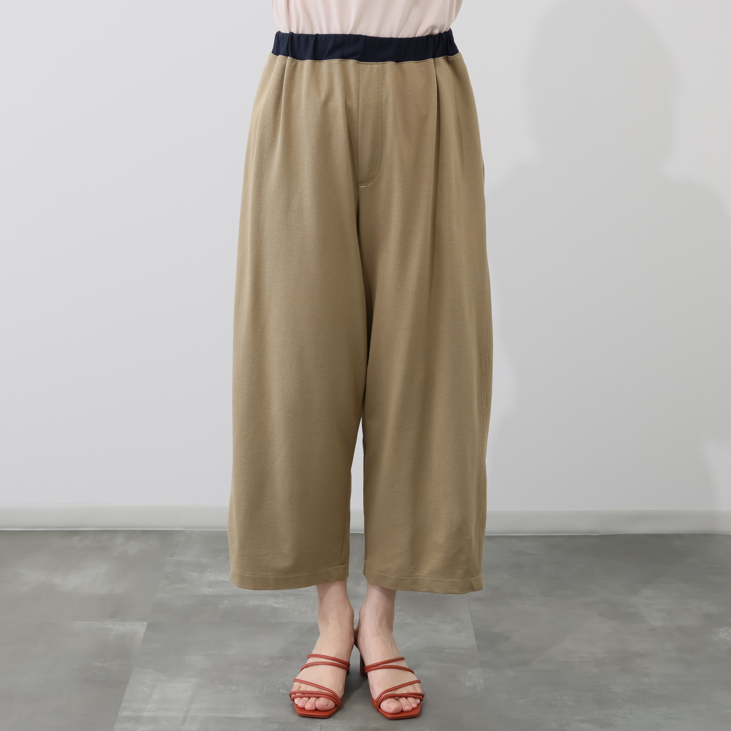 シロヤイチガントウキョウ ＤＥＰＥＮＤ糸使用 アムンゼン ゆるパンツ