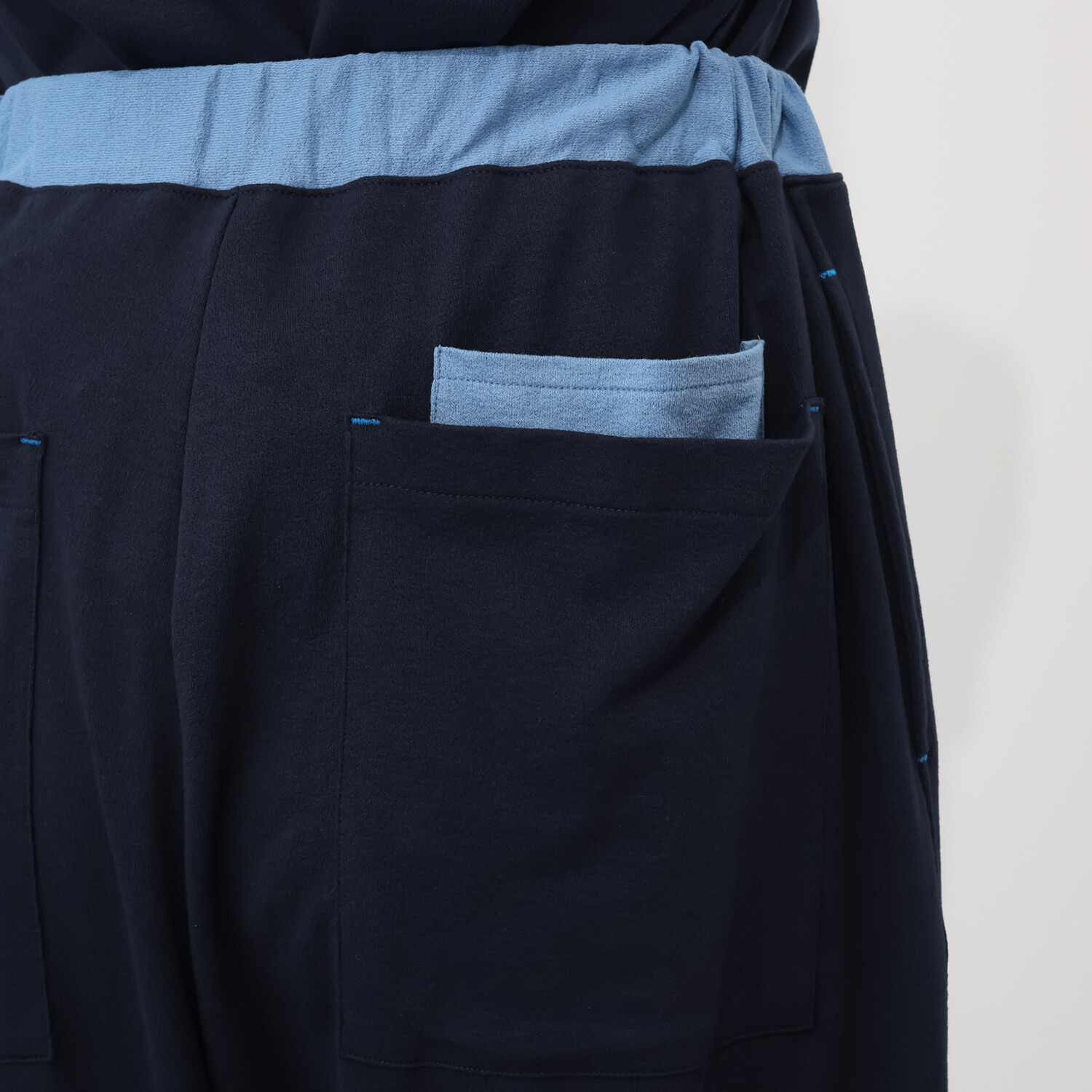 シロヤイチガントウキョウ ＤＥＰＥＮＤ糸使用 アムンゼン ゆるパンツ