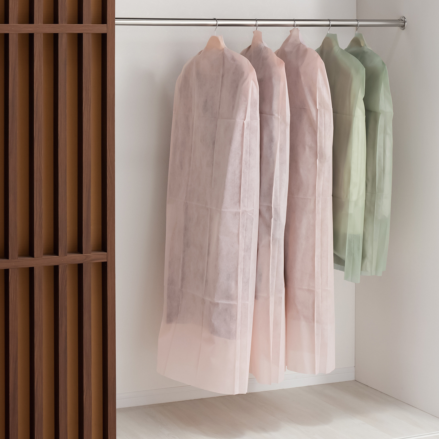 クラレトレーディング ノウハウとこだわりが たっぷり詰まった 防虫洋服カバー ムシヨラン