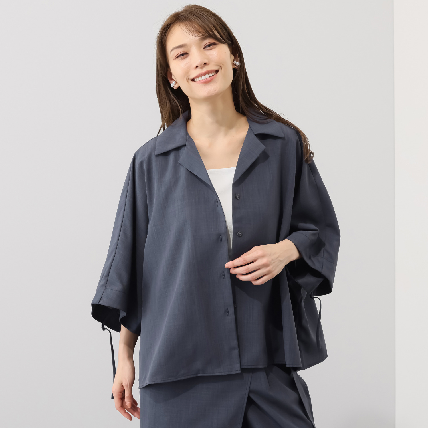 ウノ・ウノ・ドゥーエ 軽くて涼しい シワになりにくい こなれショート丈 バックギャザー シャツジャケット