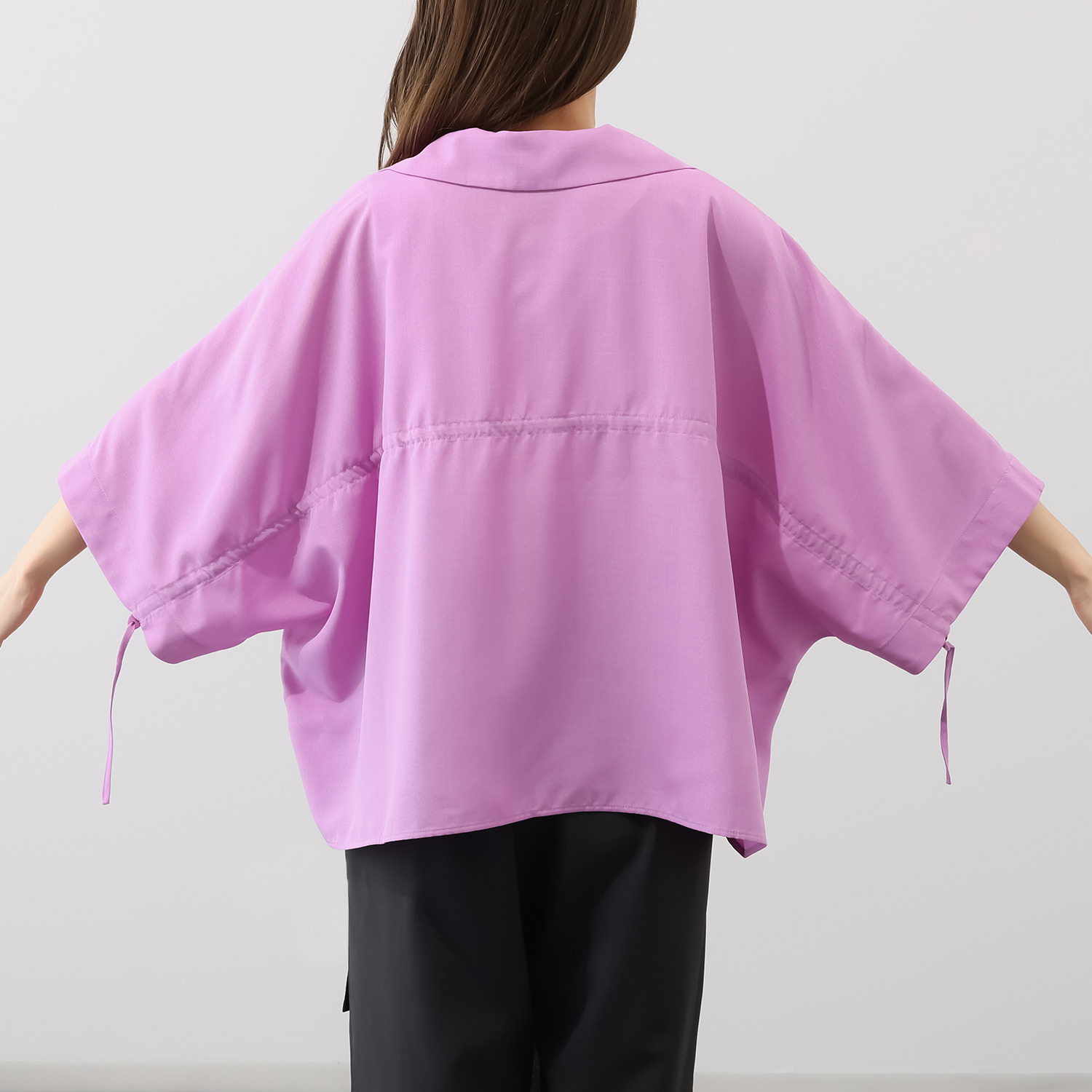 ウノ・ウノ・ドゥーエ 軽くて涼しい シワになりにくい こなれショート丈 バックギャザー シャツジャケット