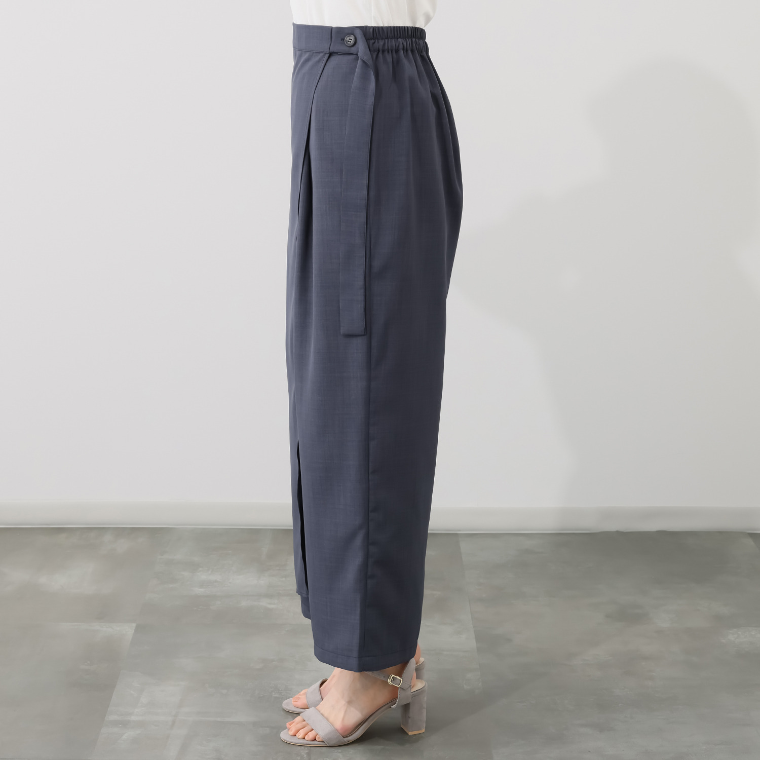 ウノ・ウノ・ドゥーエ 軽くて涼しい シワになりにくい 楽ちん着脱 ラップ風ワイドパンツ