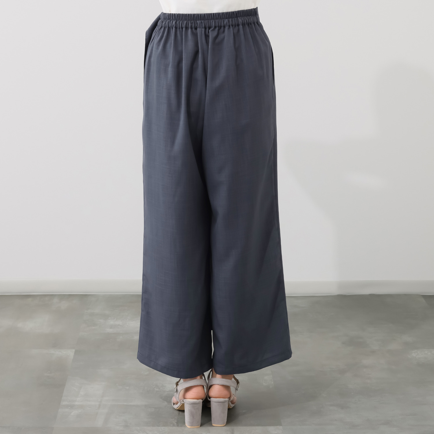 ウノ・ウノ・ドゥーエ 軽くて涼しい シワになりにくい 楽ちん着脱 ラップ風ワイドパンツ