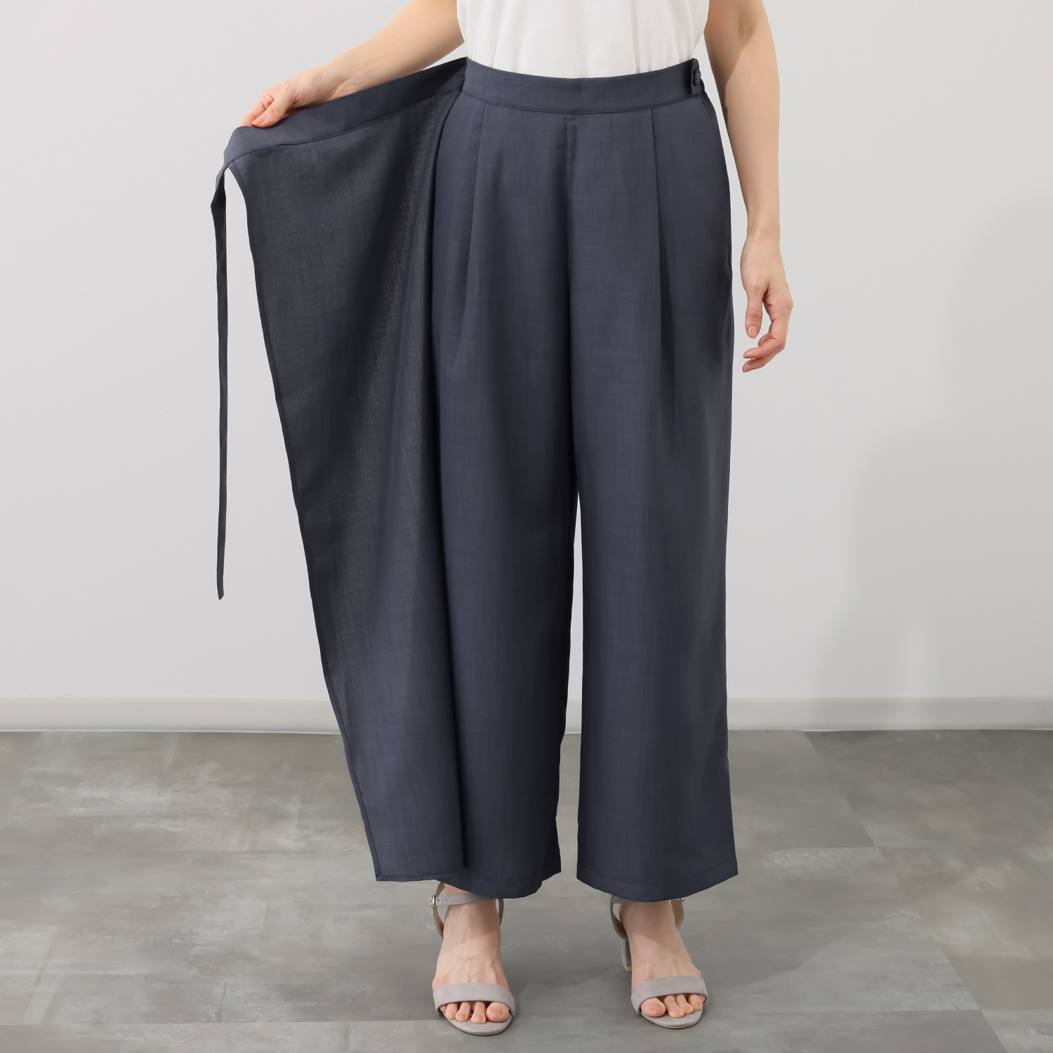 ウノ・ウノ・ドゥーエ 軽くて涼しい シワになりにくい 楽ちん着脱 ラップ風ワイドパンツ