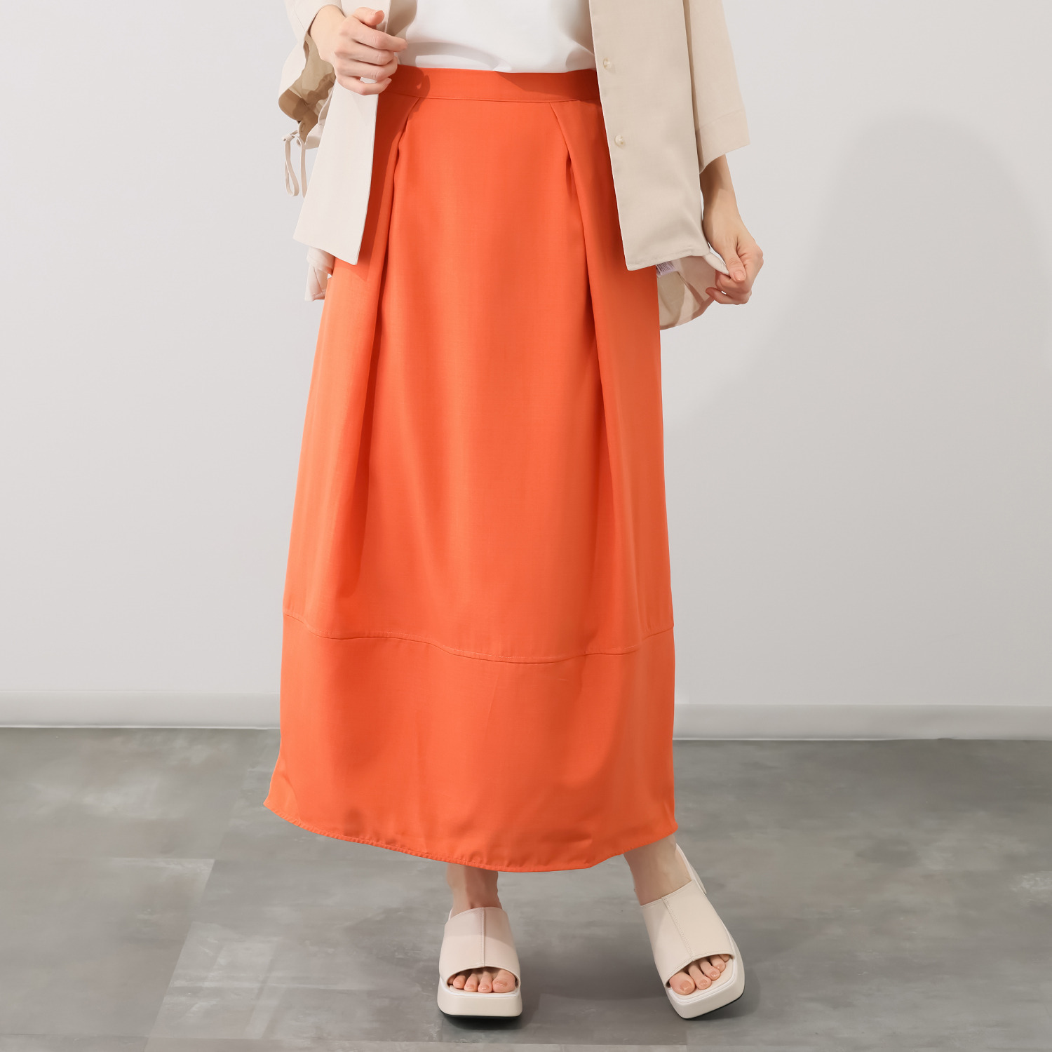 ウノ・ウノ・ドゥーエ 軽くて涼しい シワになりにくい コクーン切替スカート