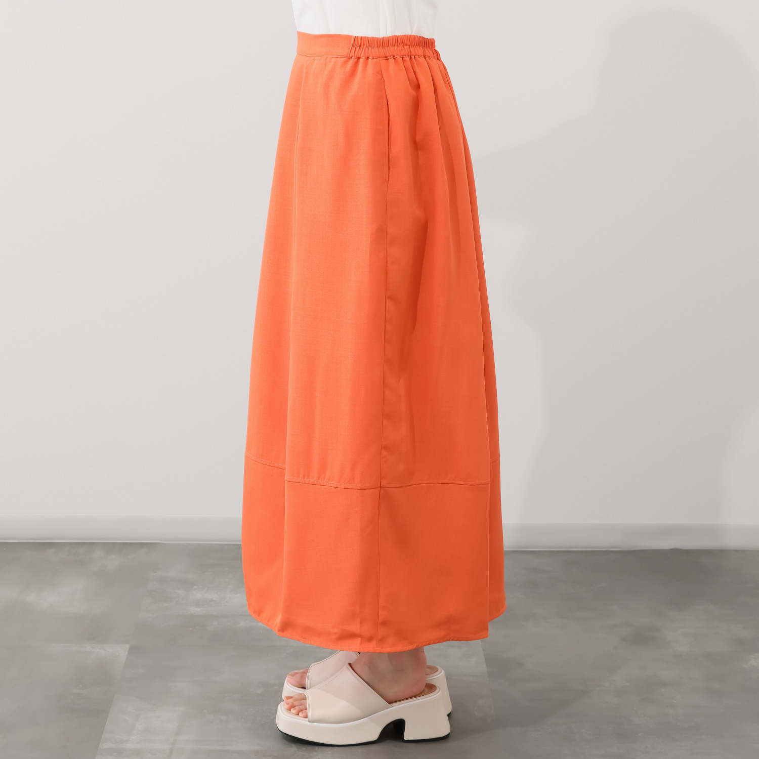 ウノ・ウノ・ドゥーエ 軽くて涼しい シワになりにくい コクーン切替スカート