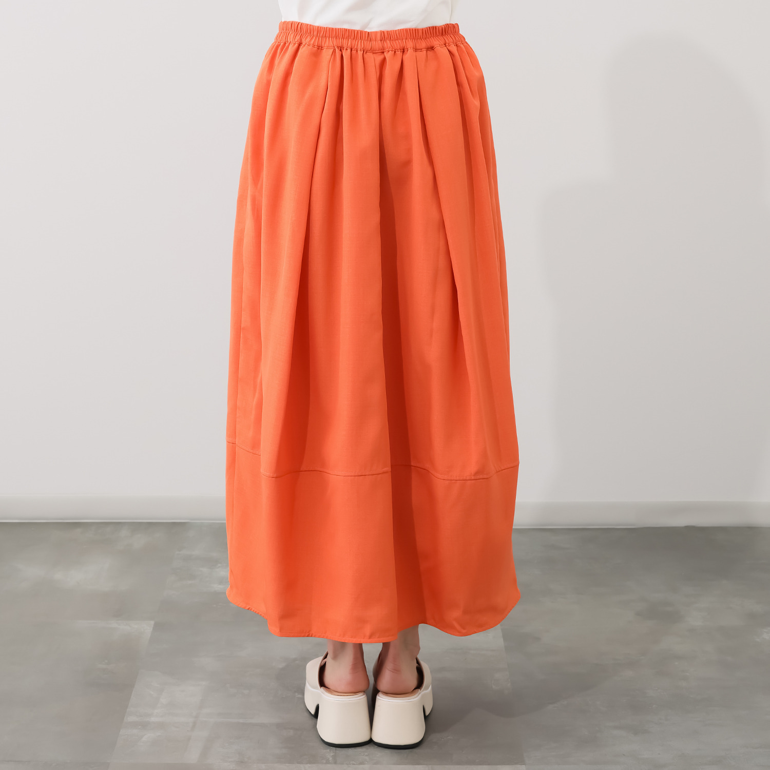 ウノ・ウノ・ドゥーエ 軽くて涼しい シワになりにくい コクーン切替スカート