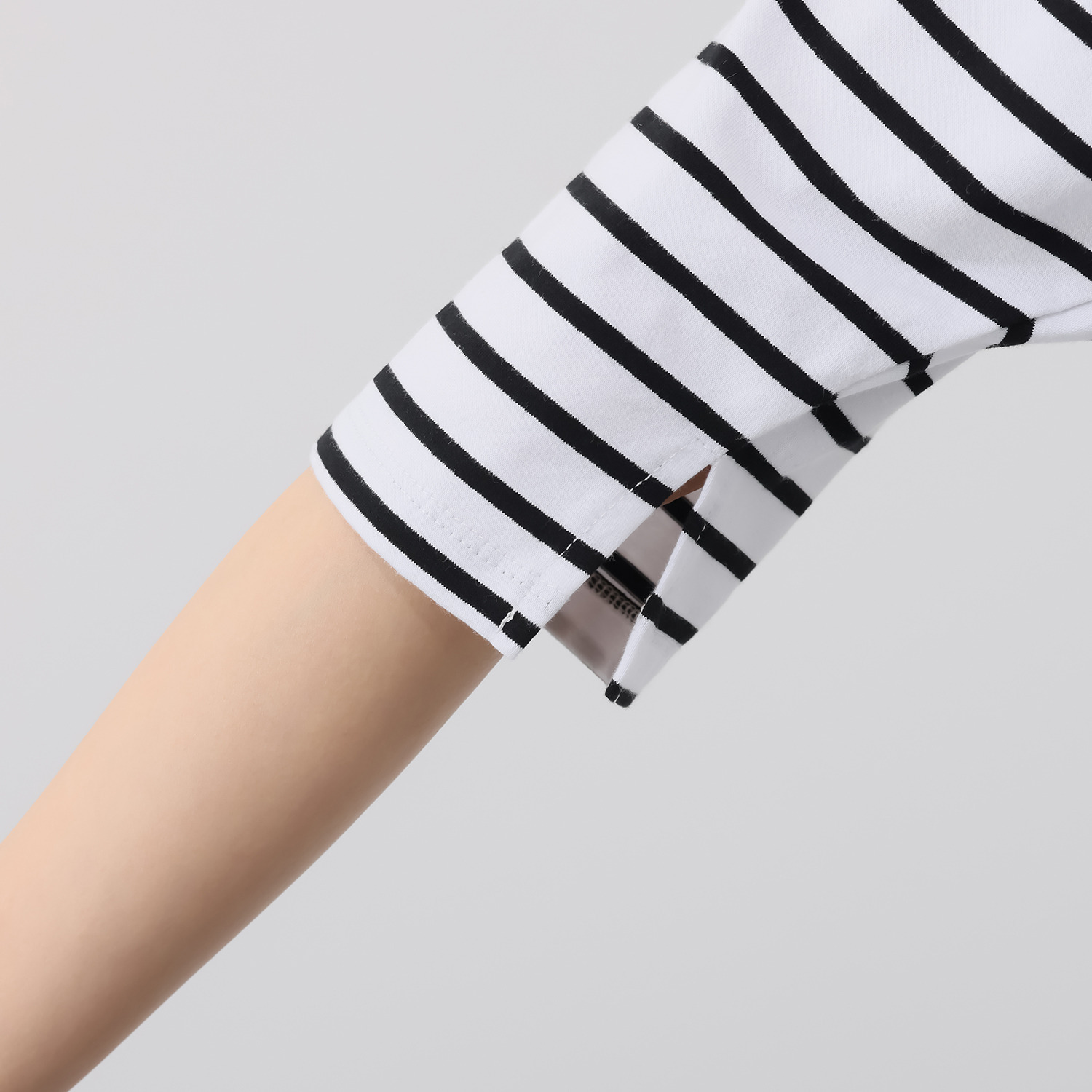 ウノ・ウノ・ドゥーエ オリジナルロゴモティーフ 五分袖Ｔシャツ