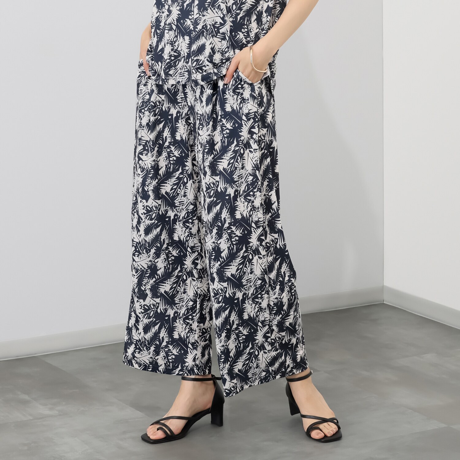 ルイボーテ ひんやりクール らくちんスマート セミワイドパンツ