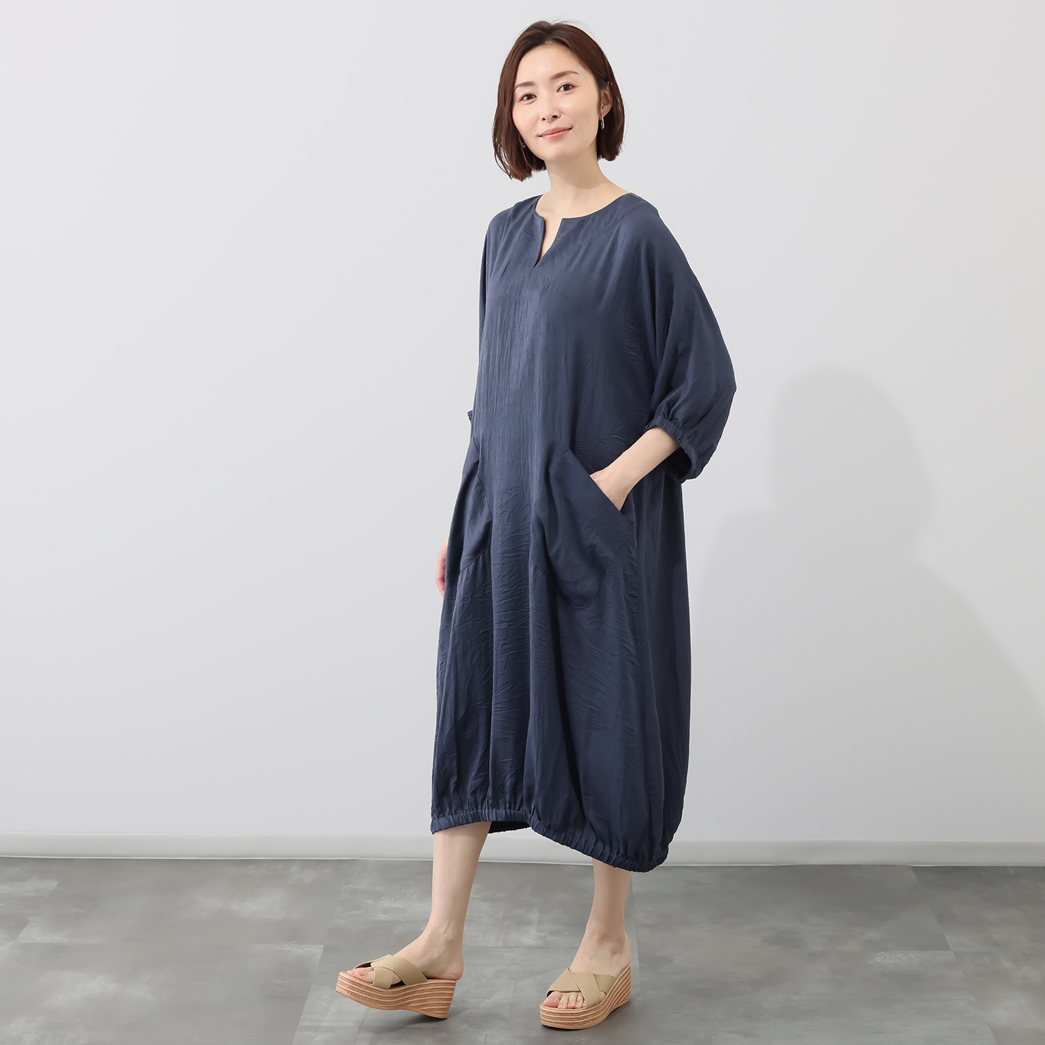 フェアリア　ビス インナーキャミソール付 サテン調 カフタンワンピース